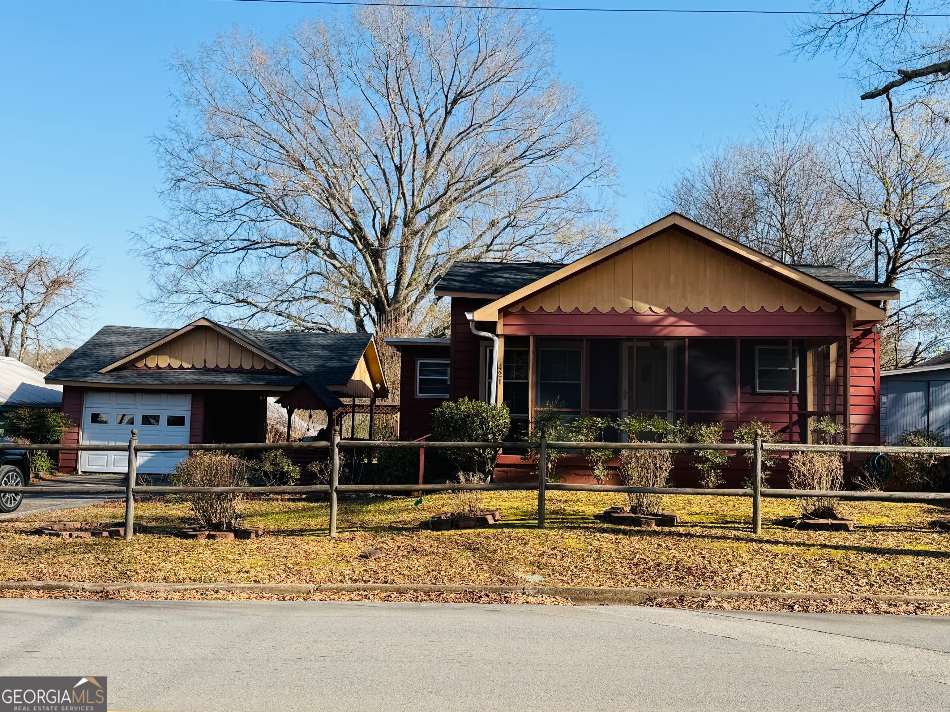 421 Cedar Sw Ave — photo 1