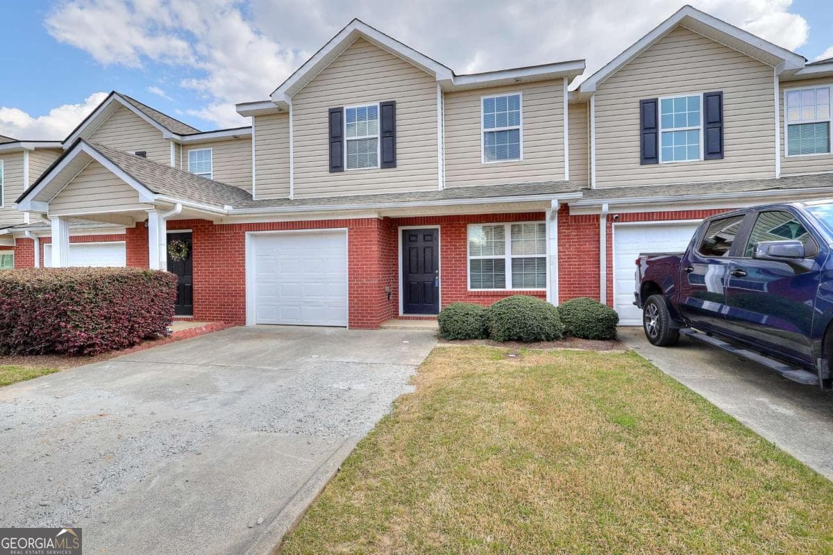 453 Tara Commons Circle — photo 1