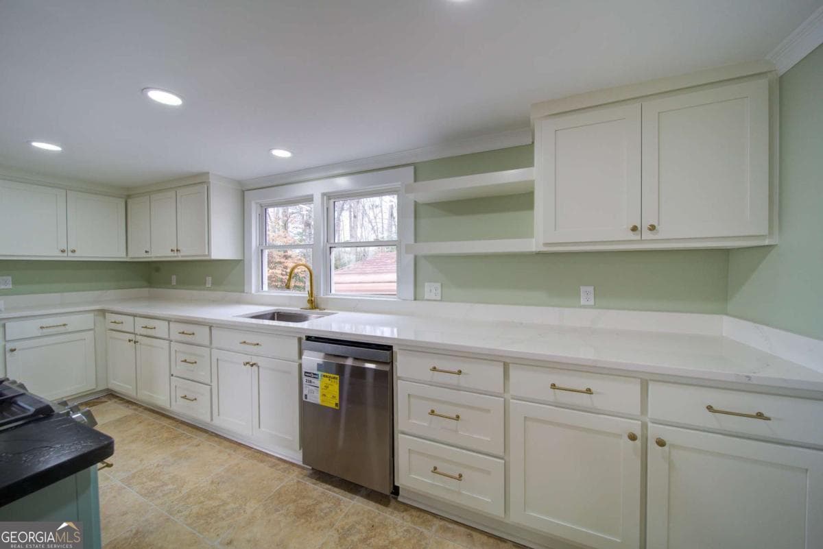 50 Wesley Way — photo 2