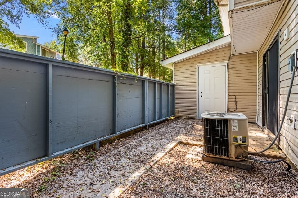 8586 Creekwood Way — photo 17