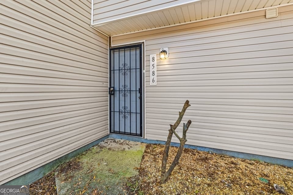 8586 Creekwood Way — photo 1