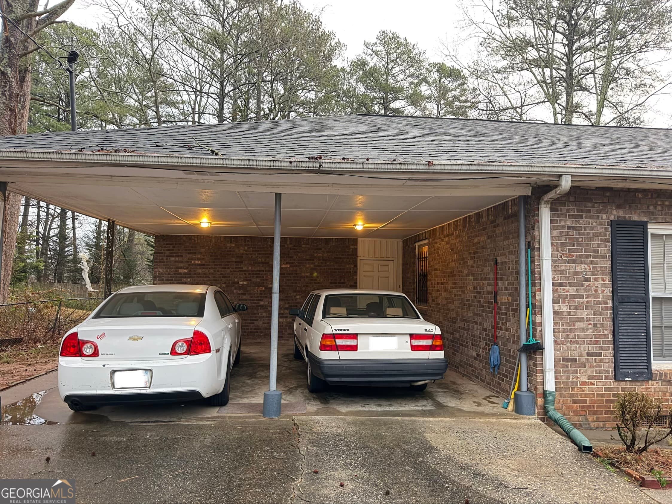 6112 Lynwood Dr — photo 2