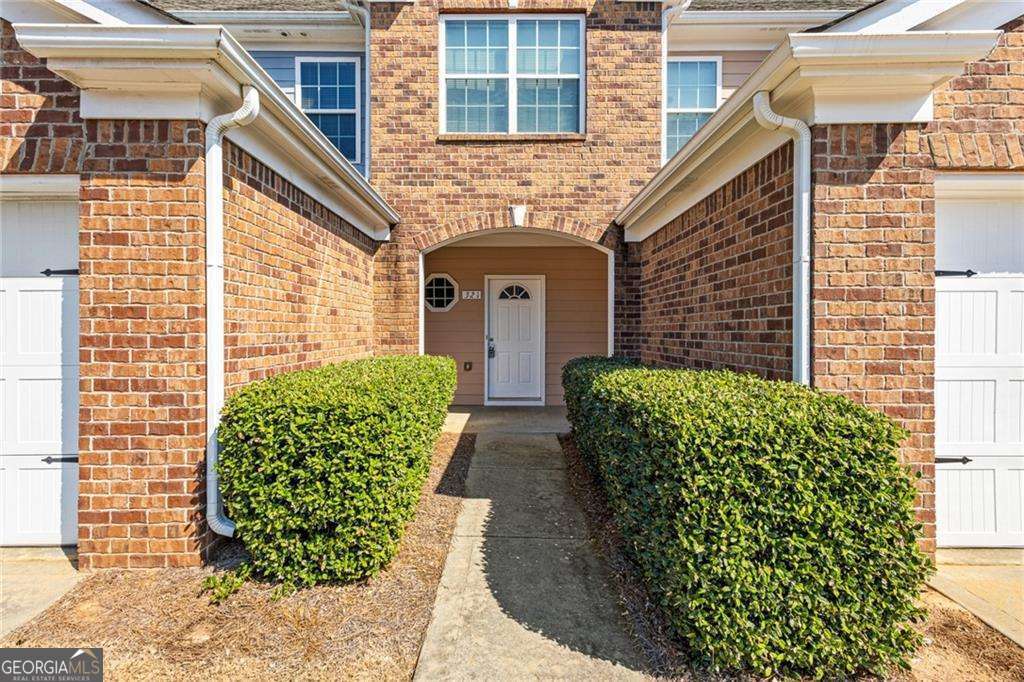 321 Village Dr — photo 2