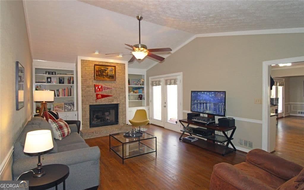 1081 New Gibraltar Square — photo 2