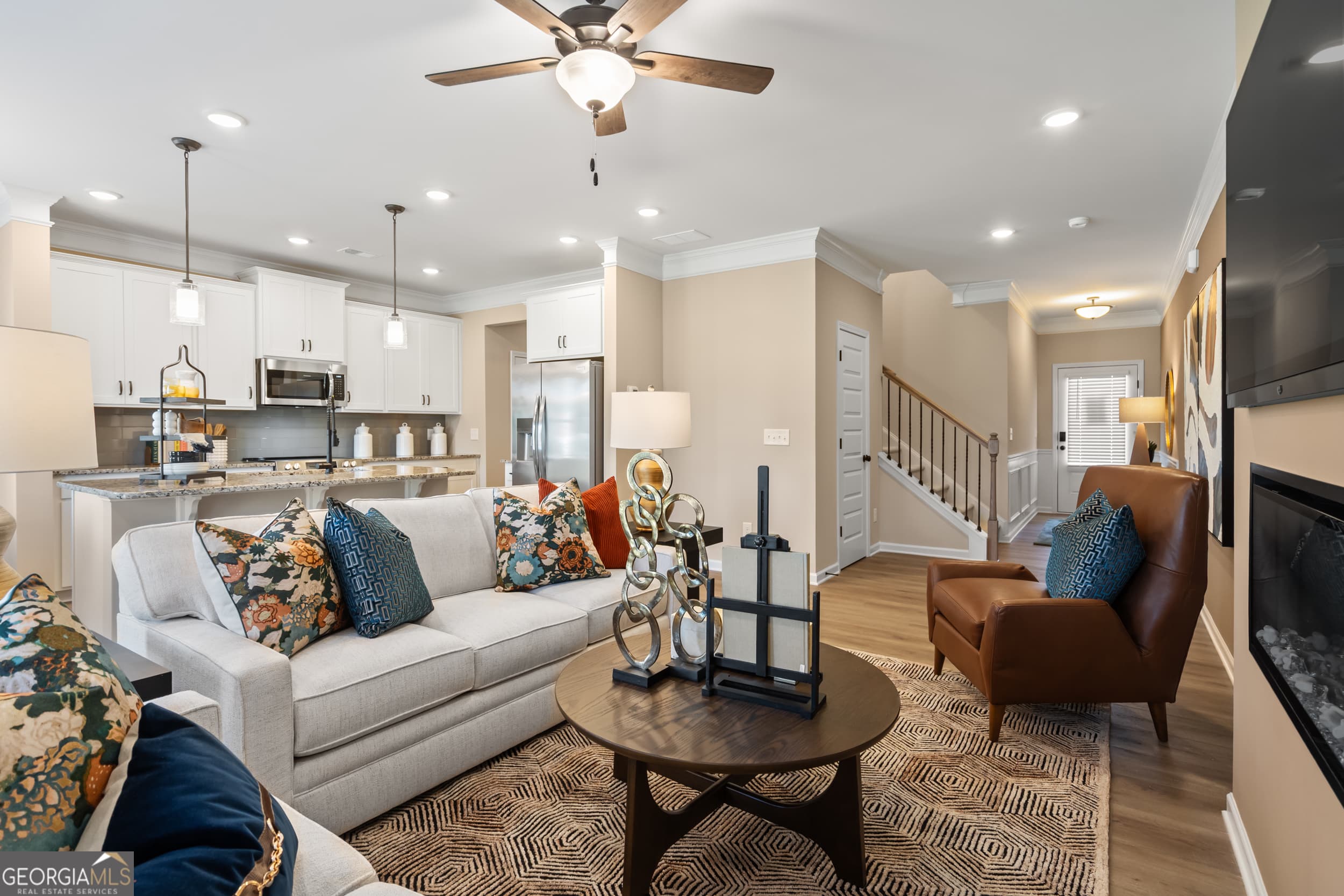 832 Crescent Dr 60 — photo 2