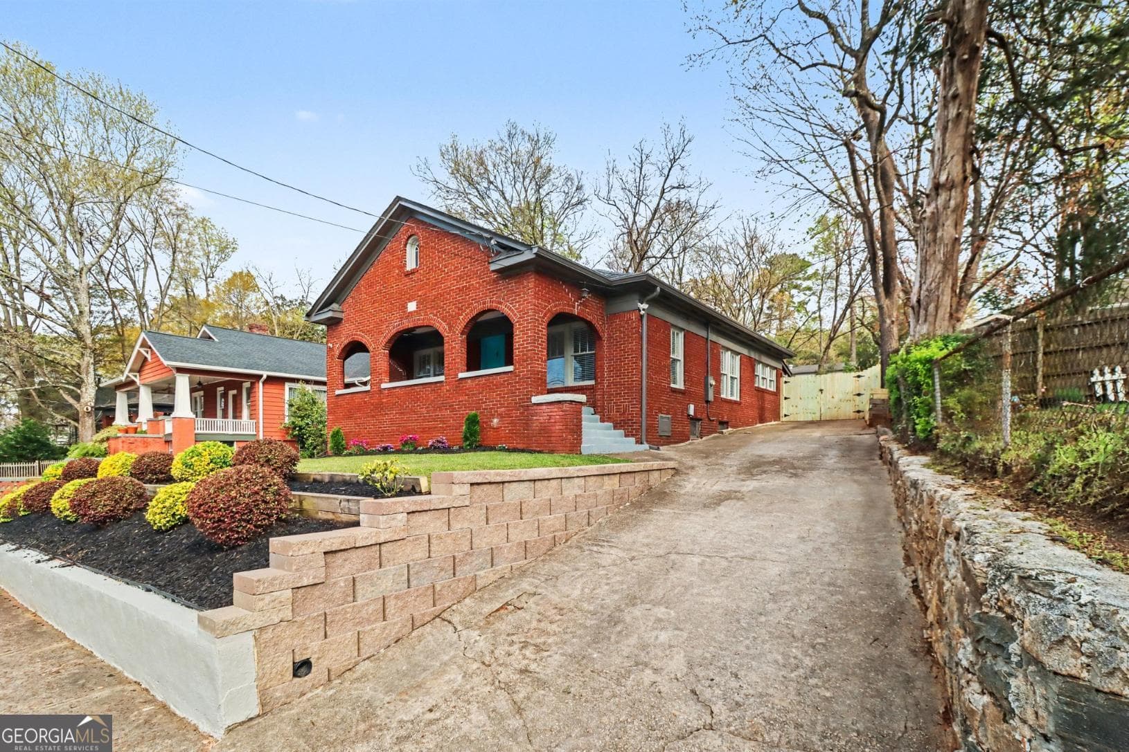 958 United Se Ave — photo 2