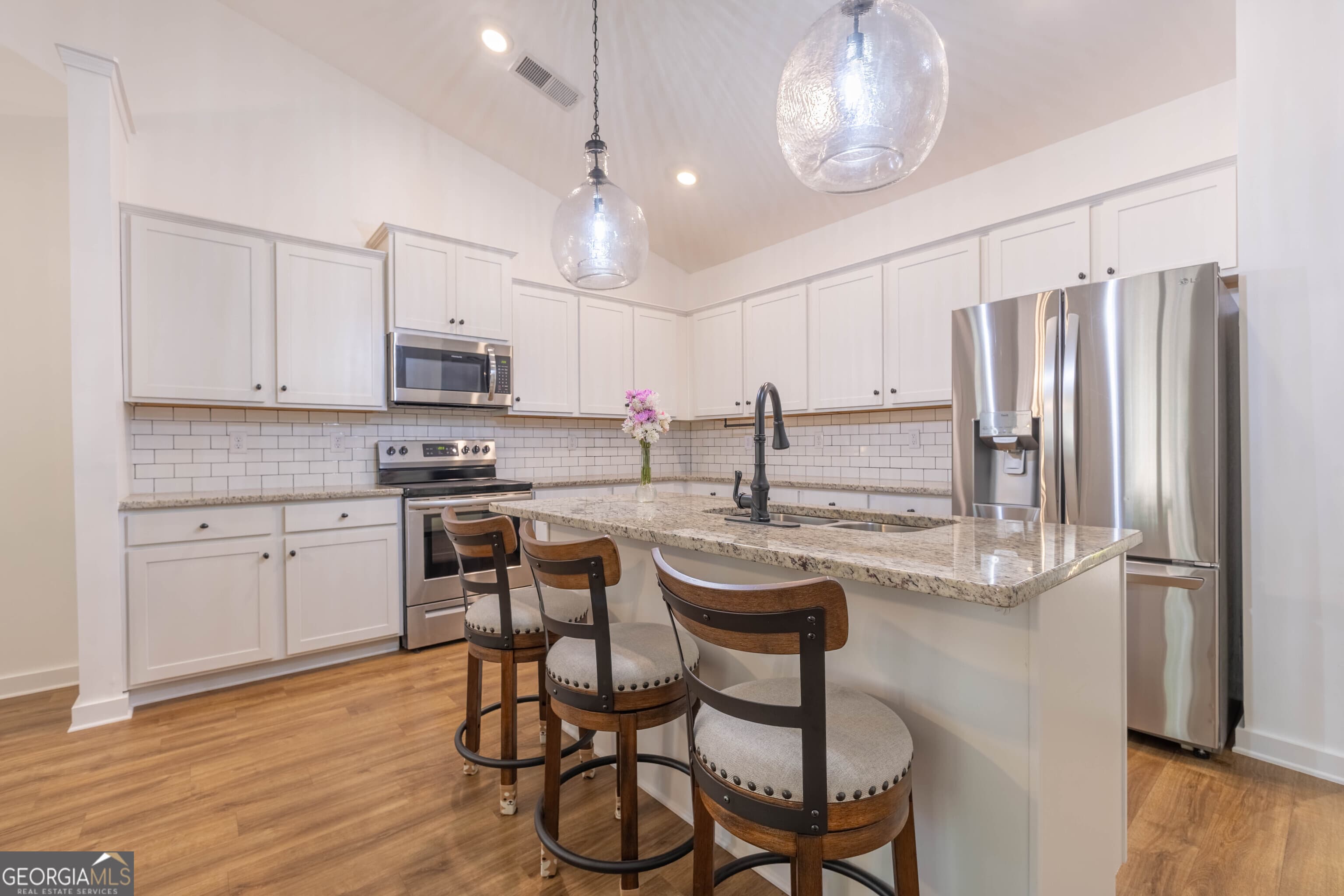 401 Daffodil Dr — photo 2