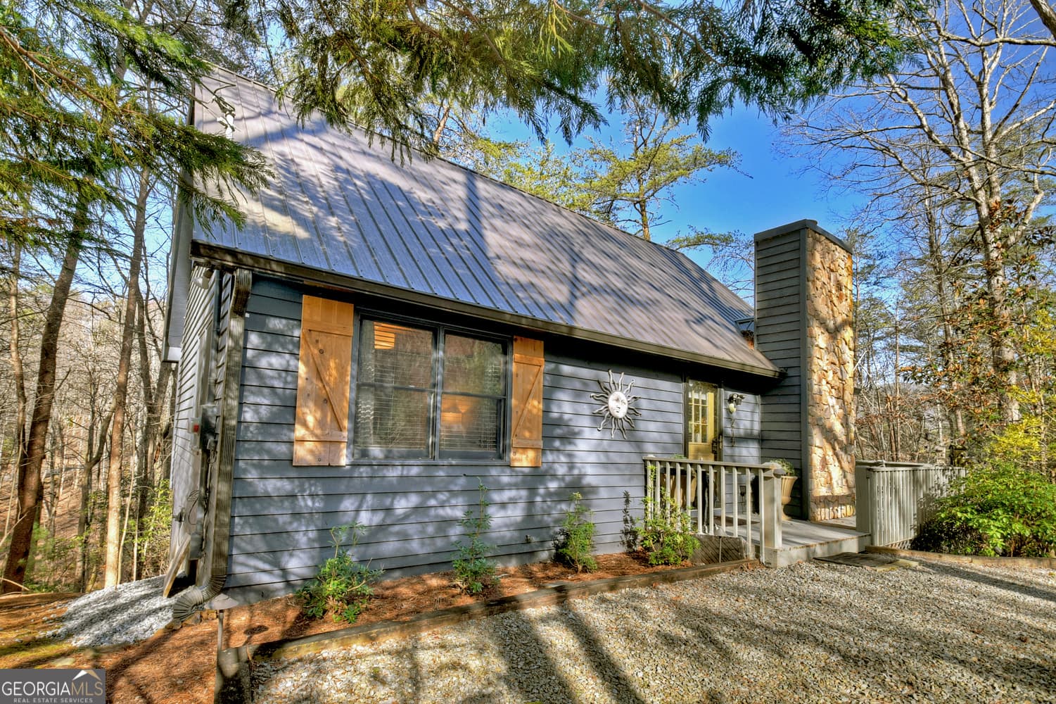 215 Valley View Rd — photo 1