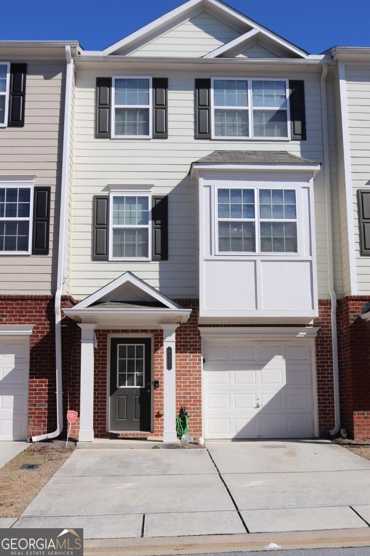 6821 Blackstone Pl 16 — photo 1