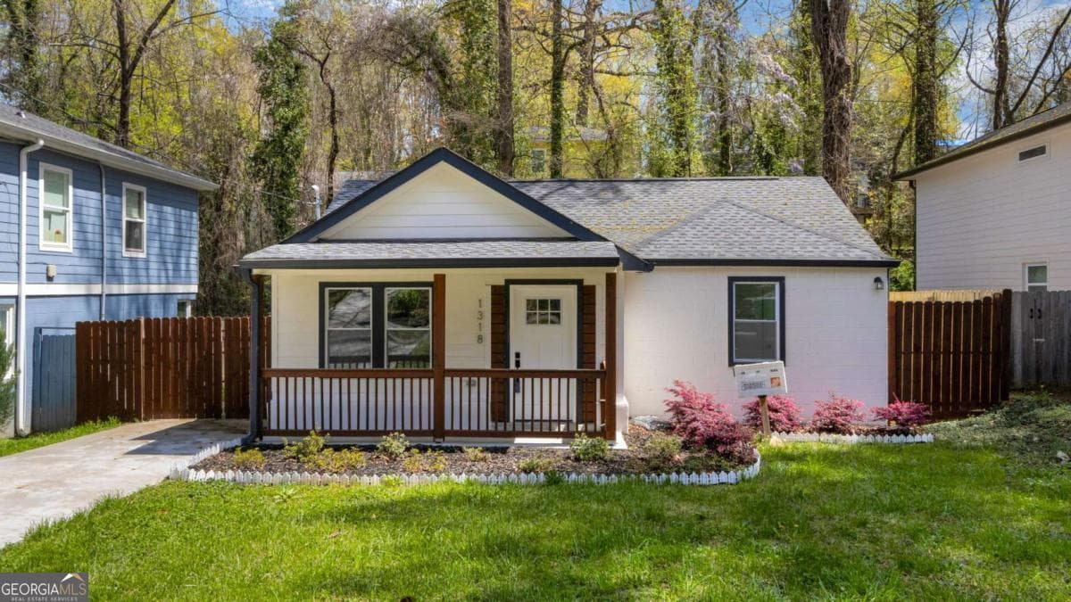 1318 Graymont Sw Dr — photo 1