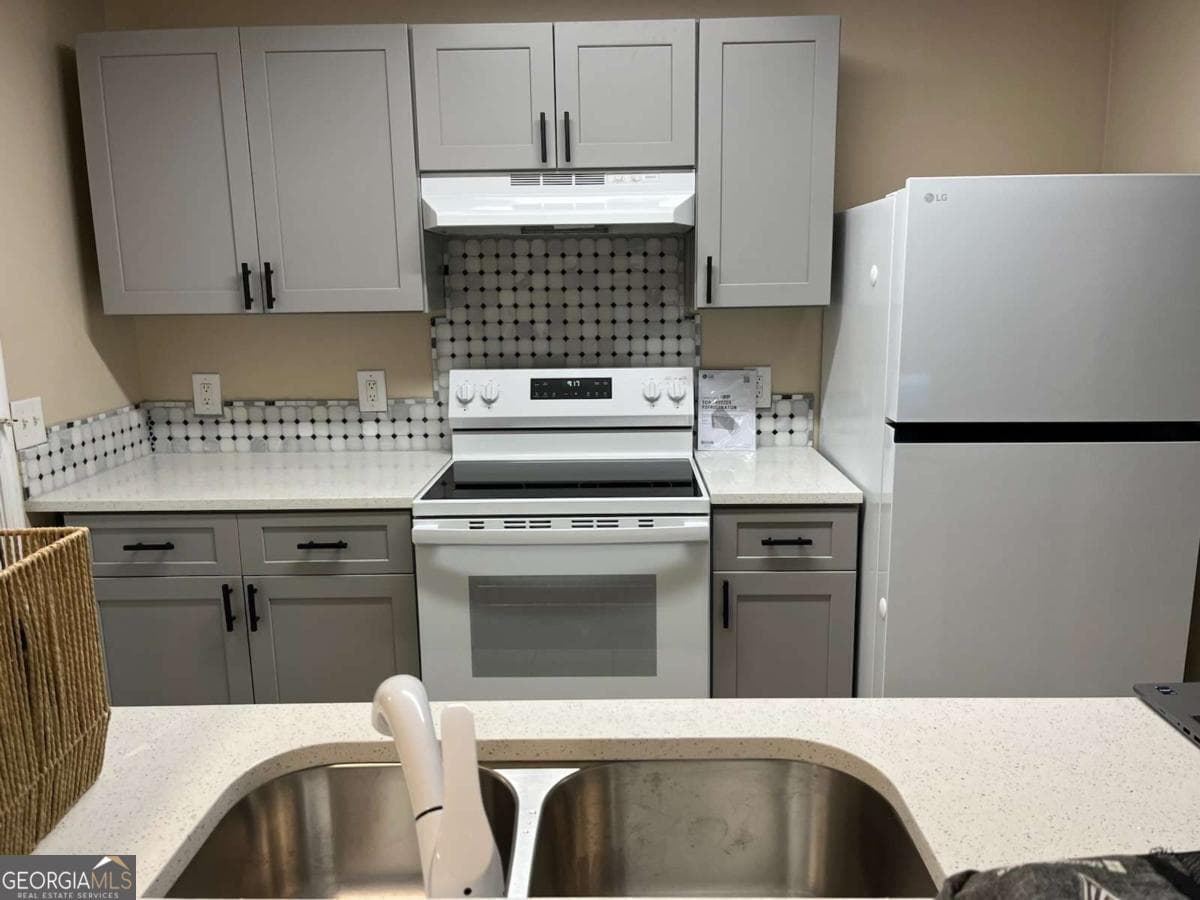 7101 Fairington Ridge Circle — photo 1