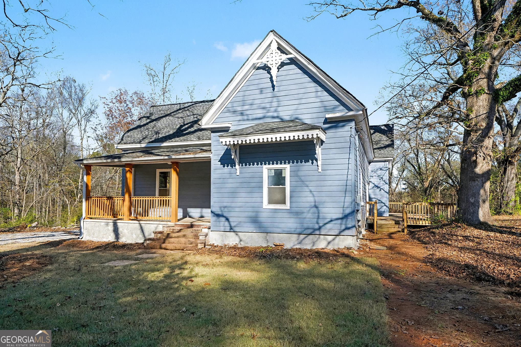 395 Heard St — photo 2