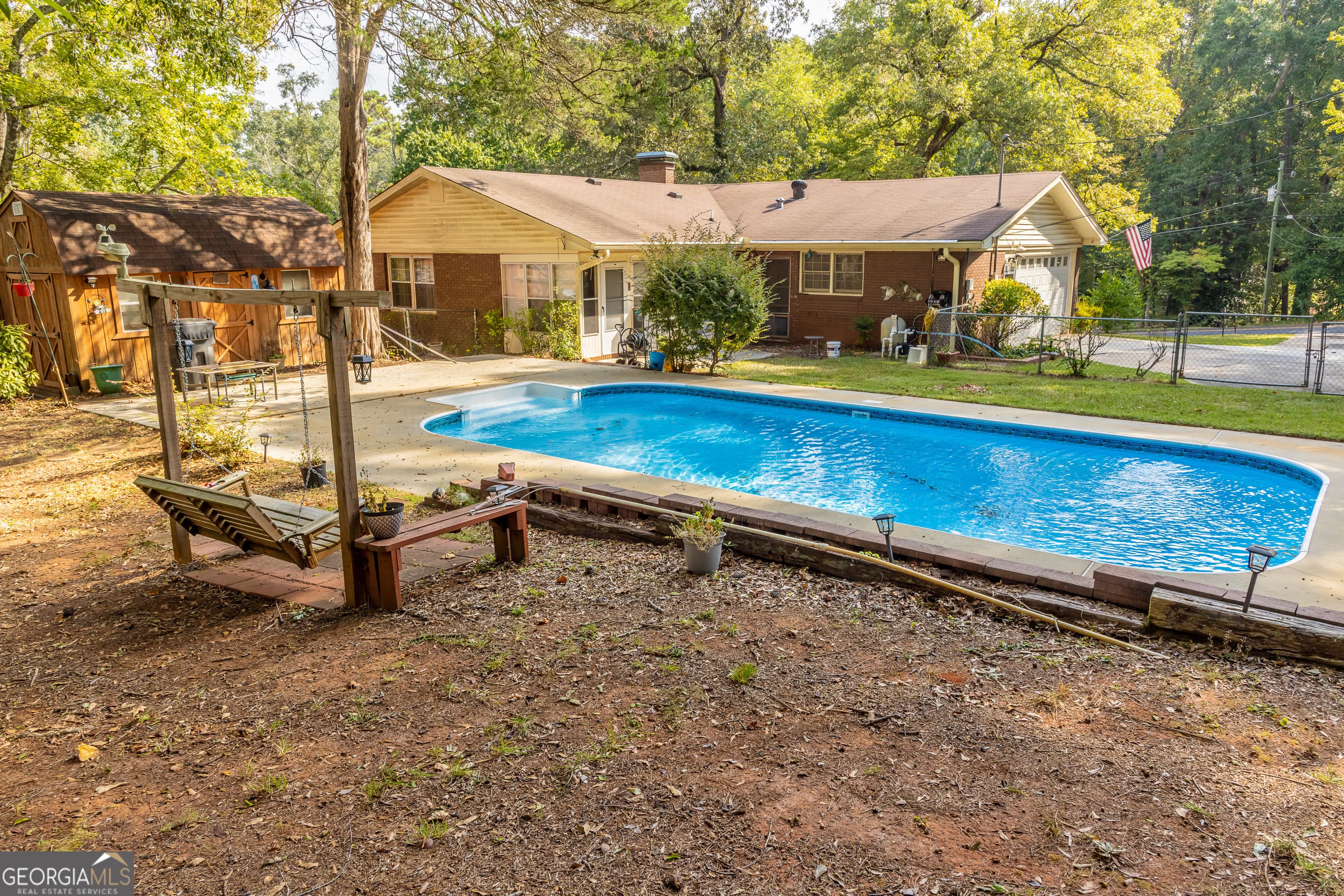 313 Johnston Dr — photo 2