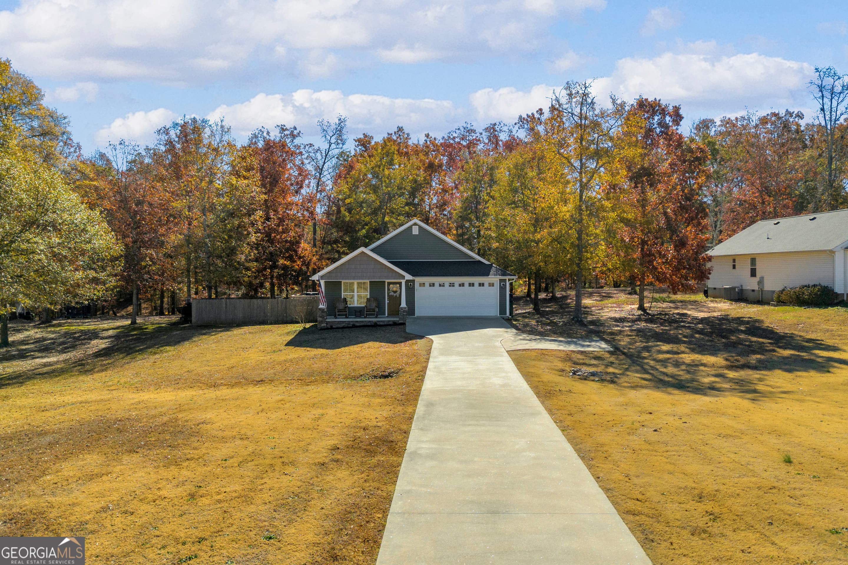 323 North Point Circle — photo 2