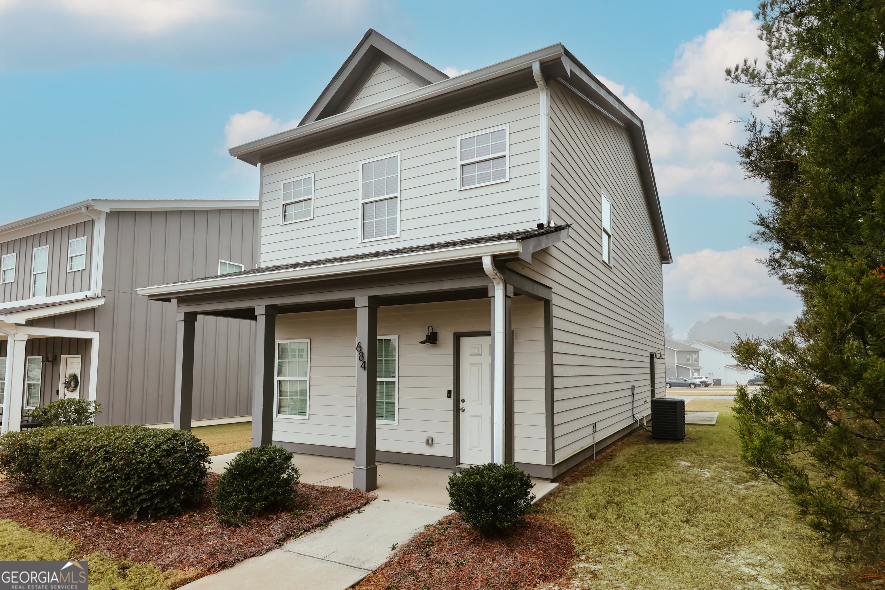 684 W Vincent Dr — photo 1