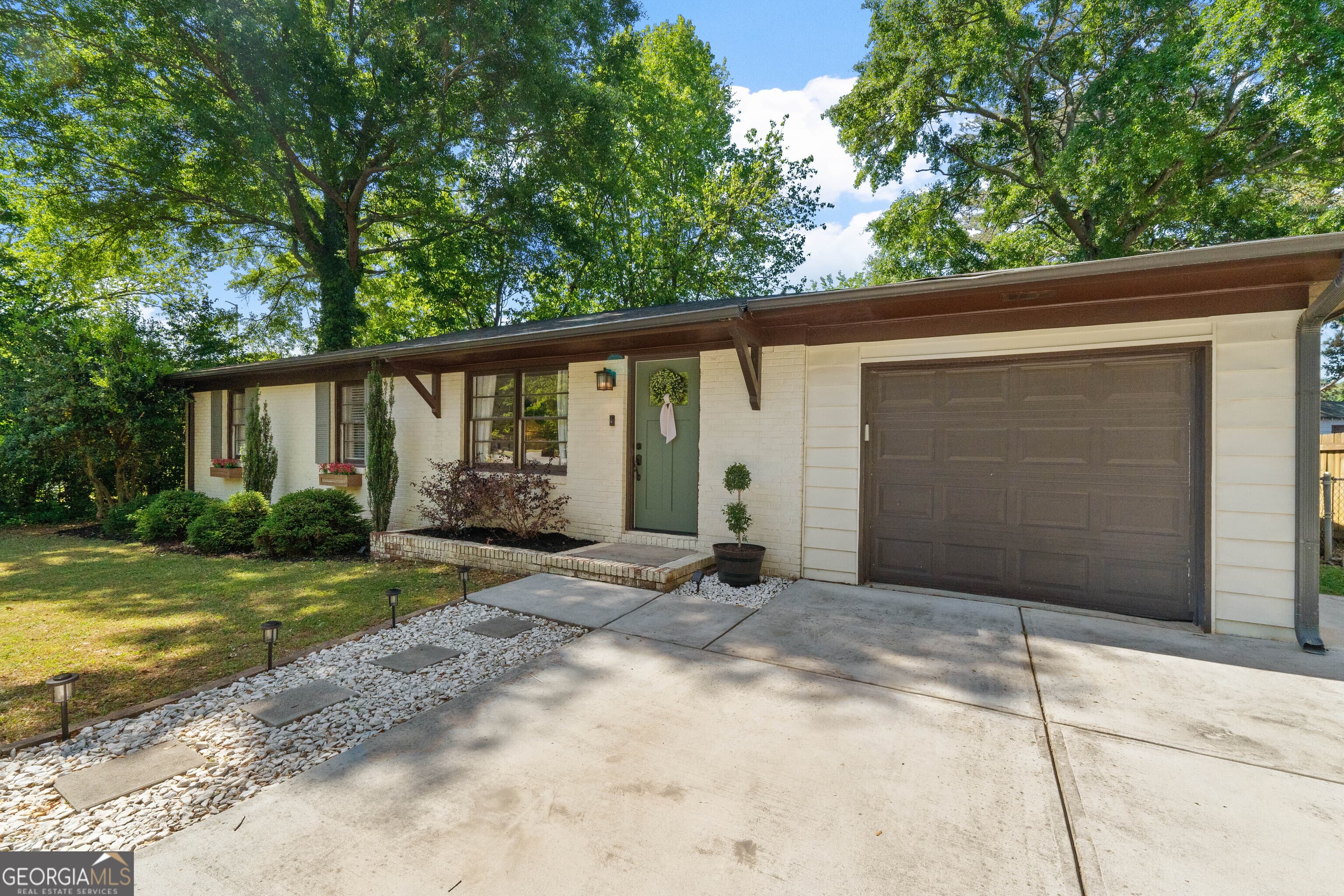 702 Burbank Se Dr — photo 2