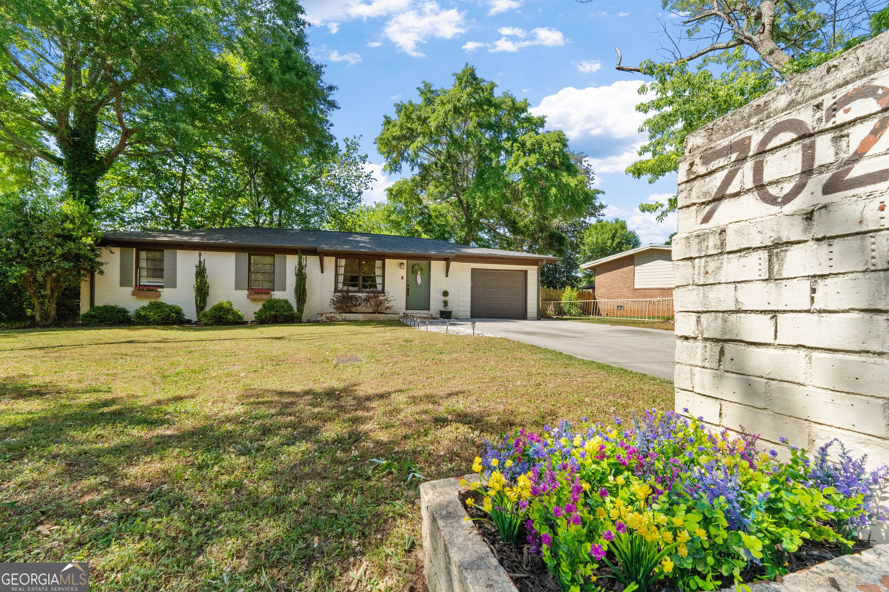 702 Burbank Se Dr — photo 1