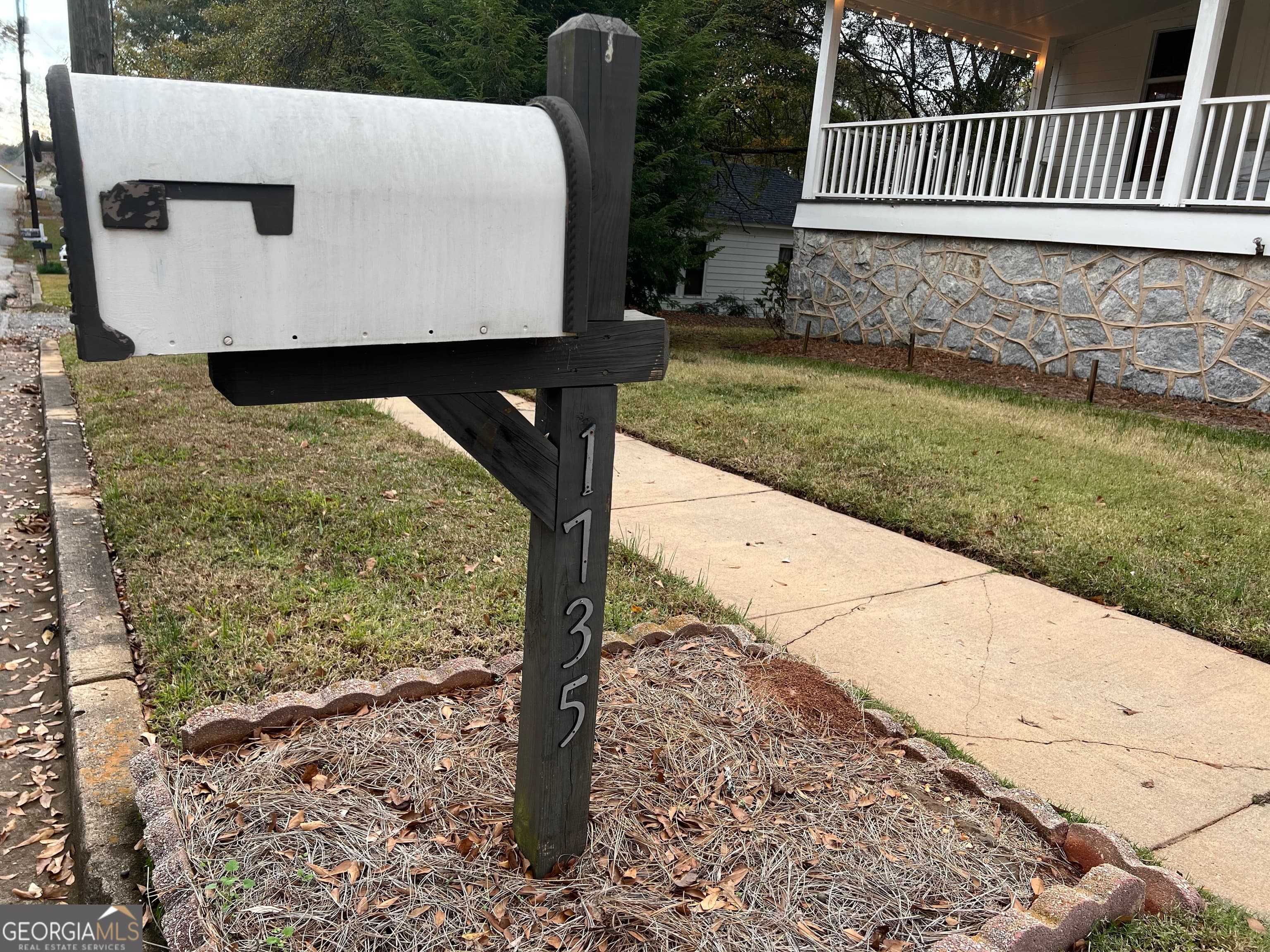 1735 Hill Ne St — photo 2