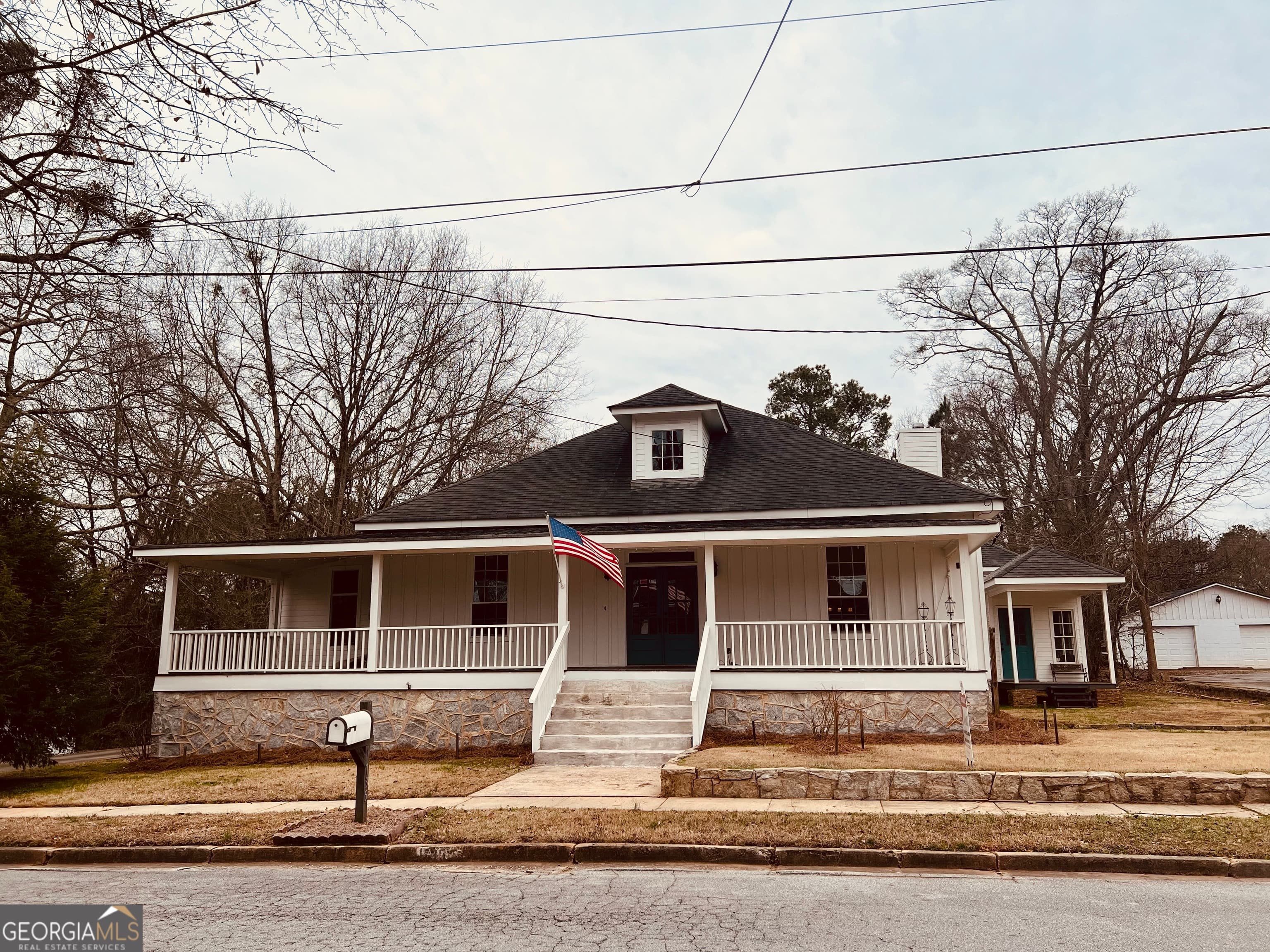 1735 Hill Ne St — photo 1