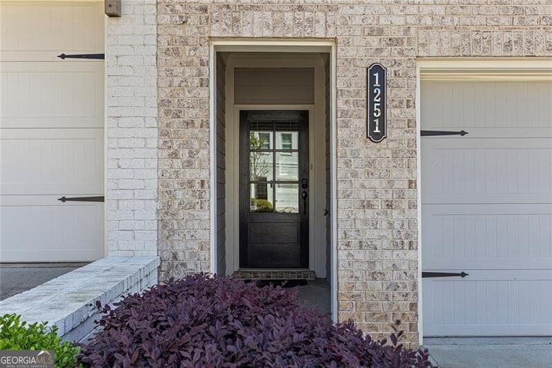 1251 Willamette Way — photo 2