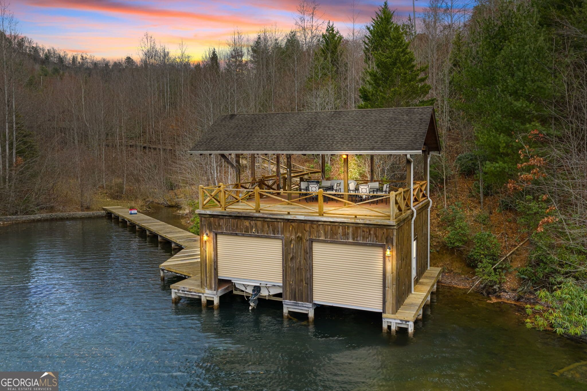 1242 Moccasin Creek Rd — photo 1