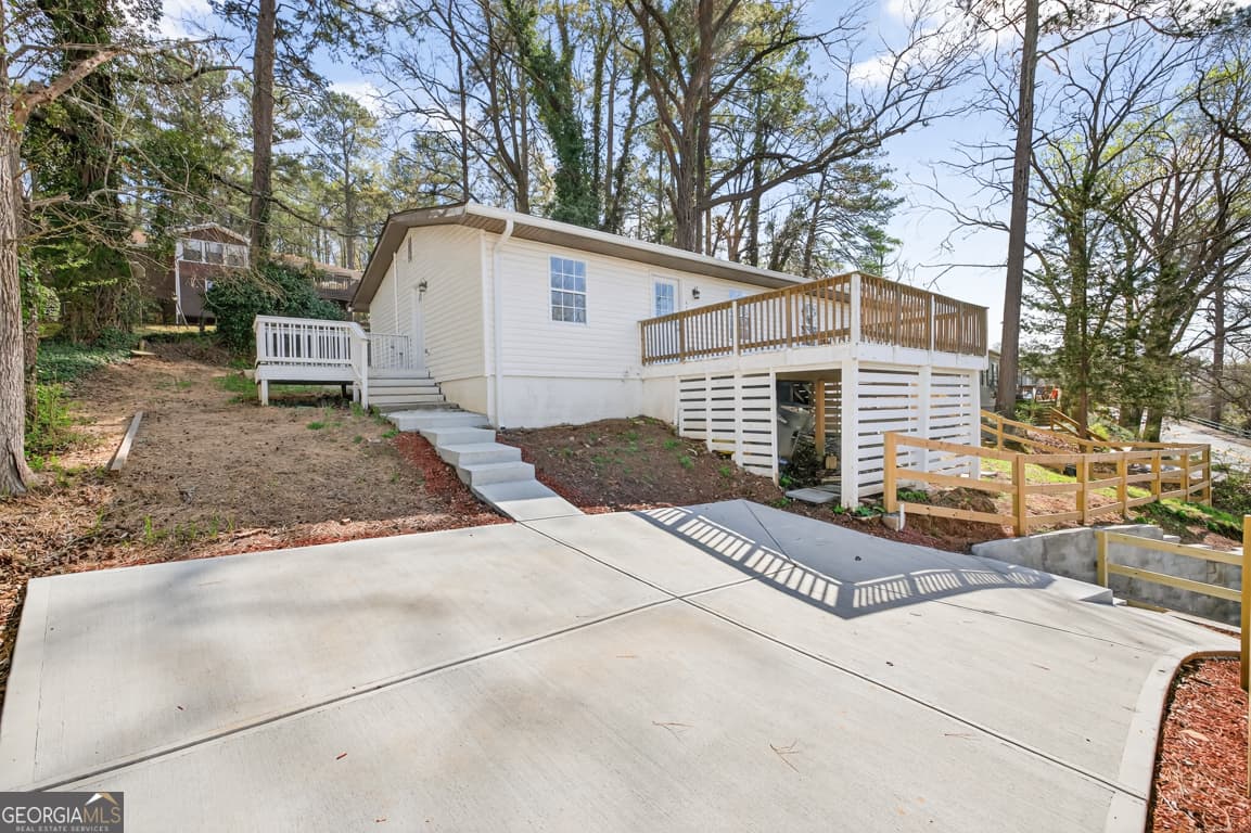 472 Rigby Ne St — photo 2