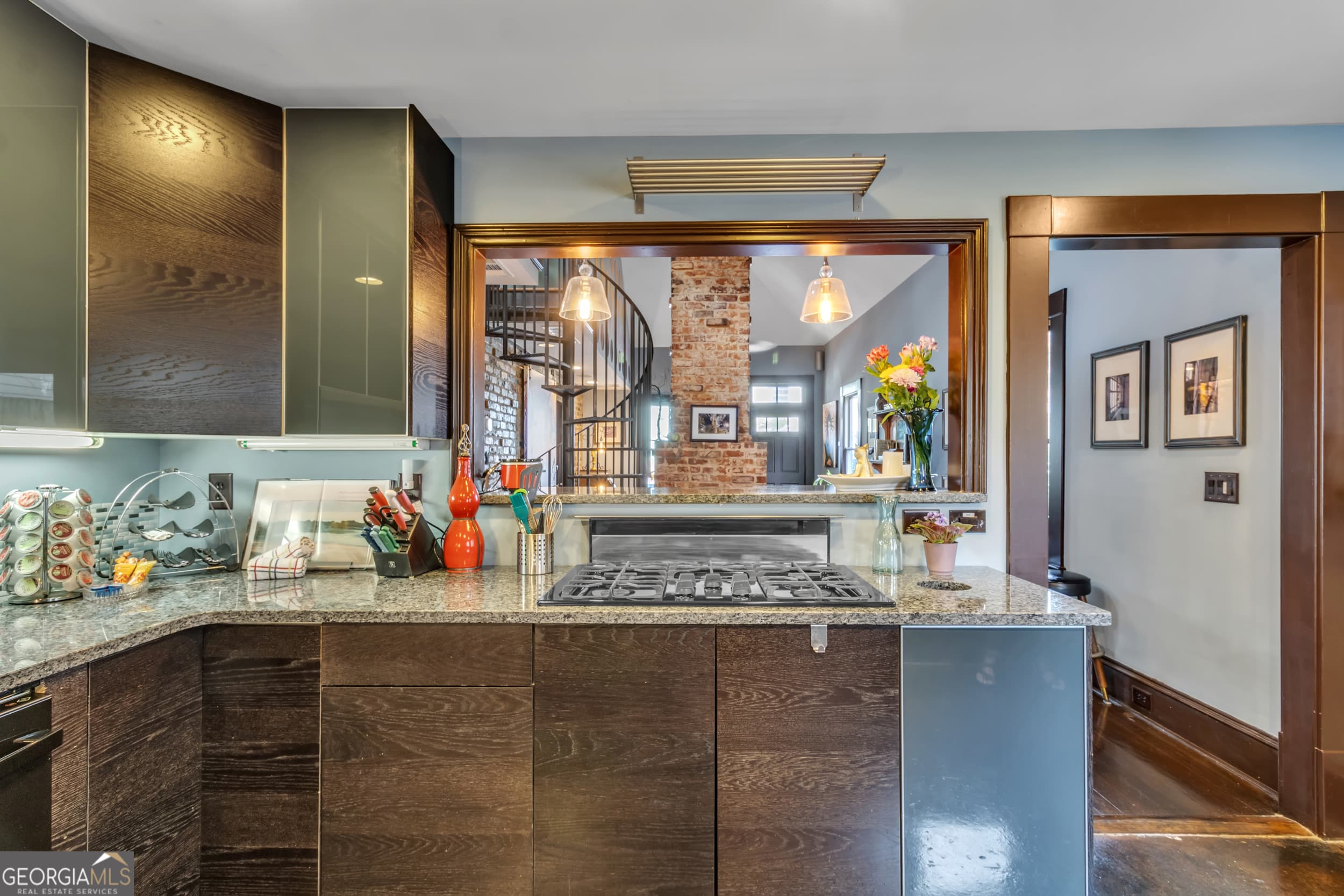 586 Auburn Ne Ave — photo 2