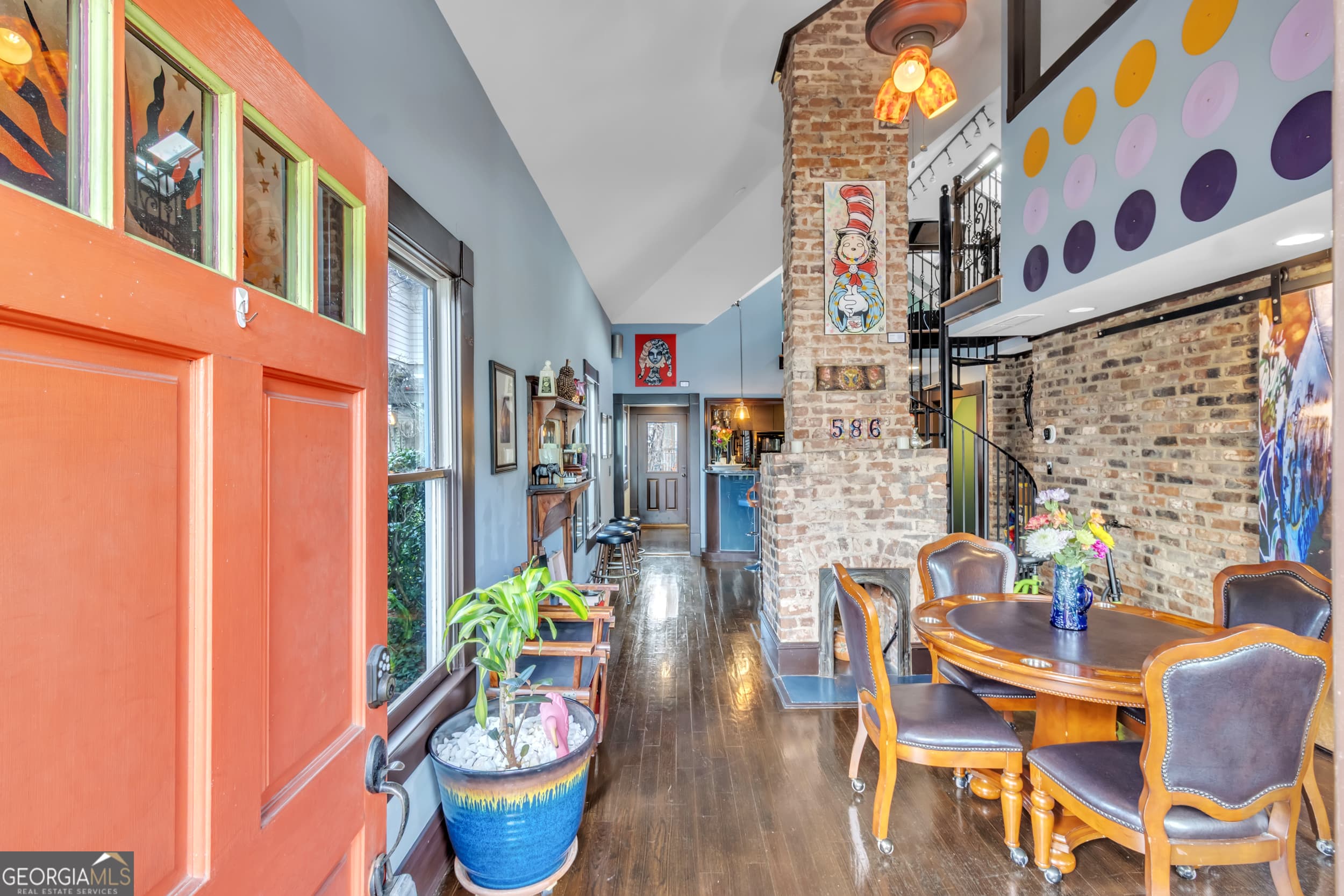 586 Auburn Ne Ave — photo 1