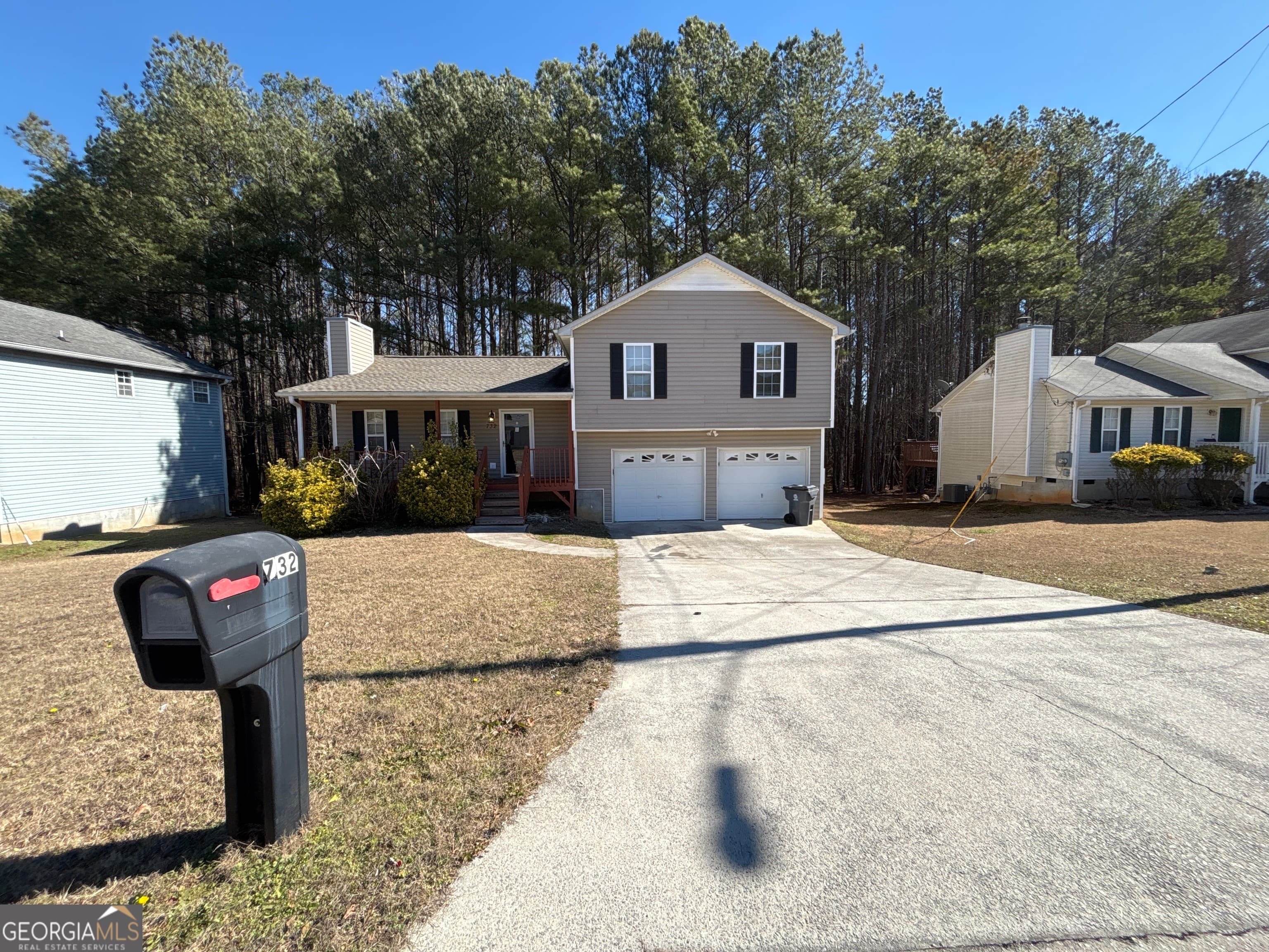 732 Newport Dr — photo 2