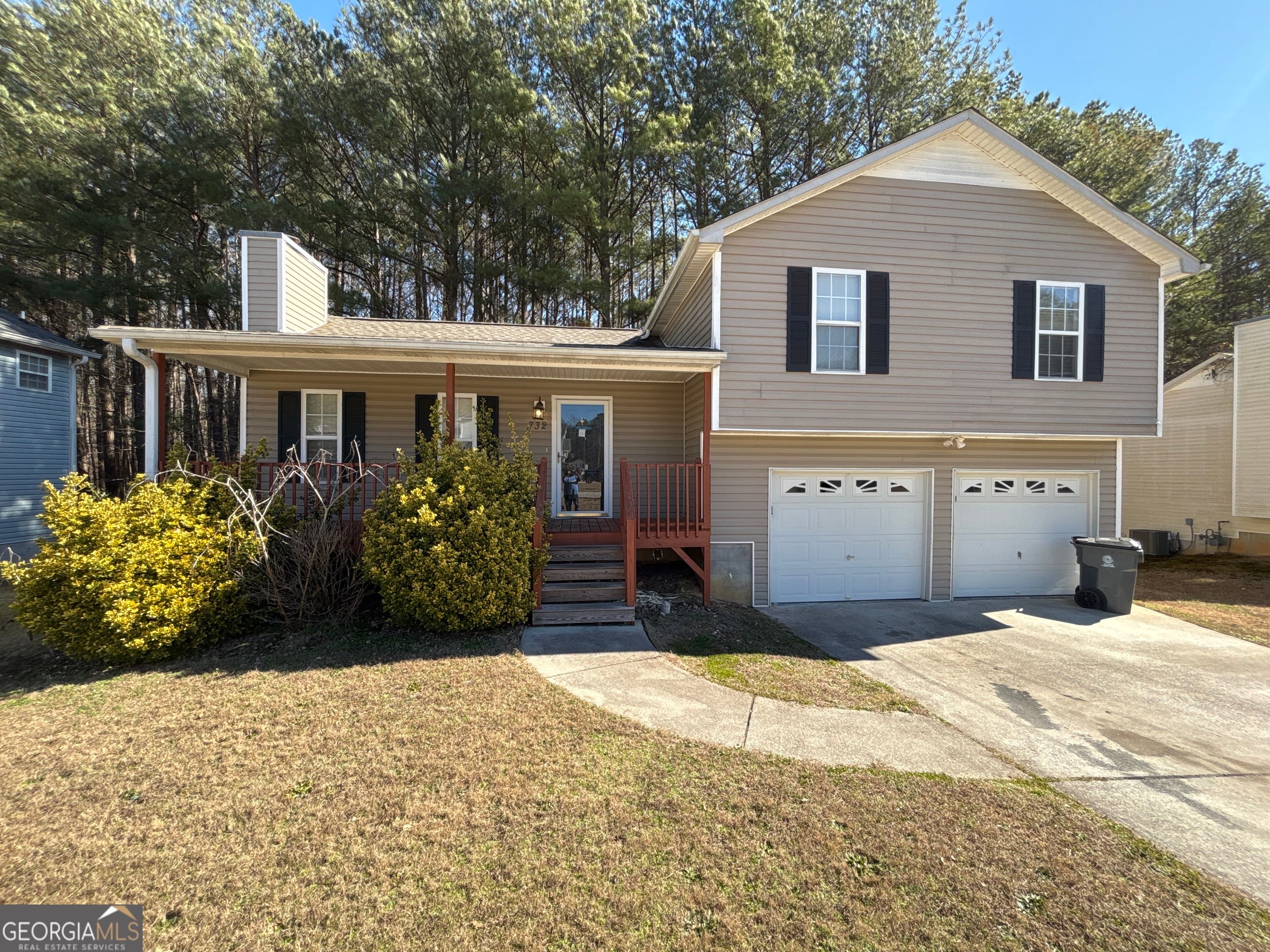 732 Newport Dr — photo 1