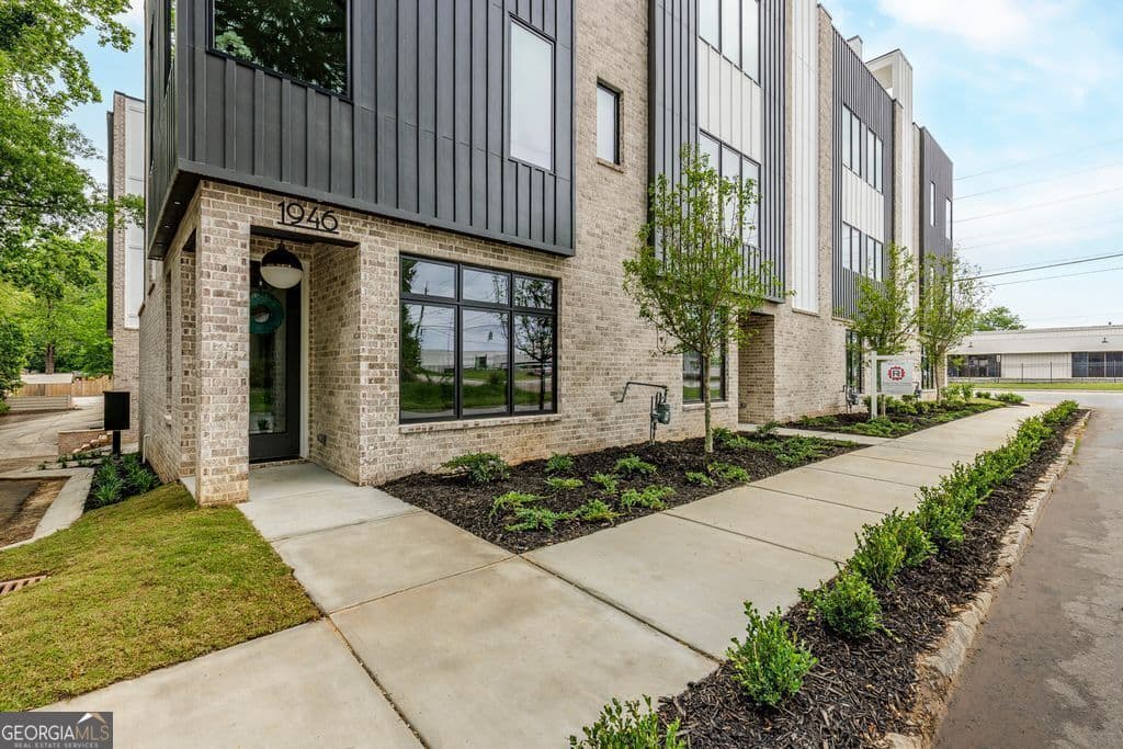 1946 8th St 1 — photo 1