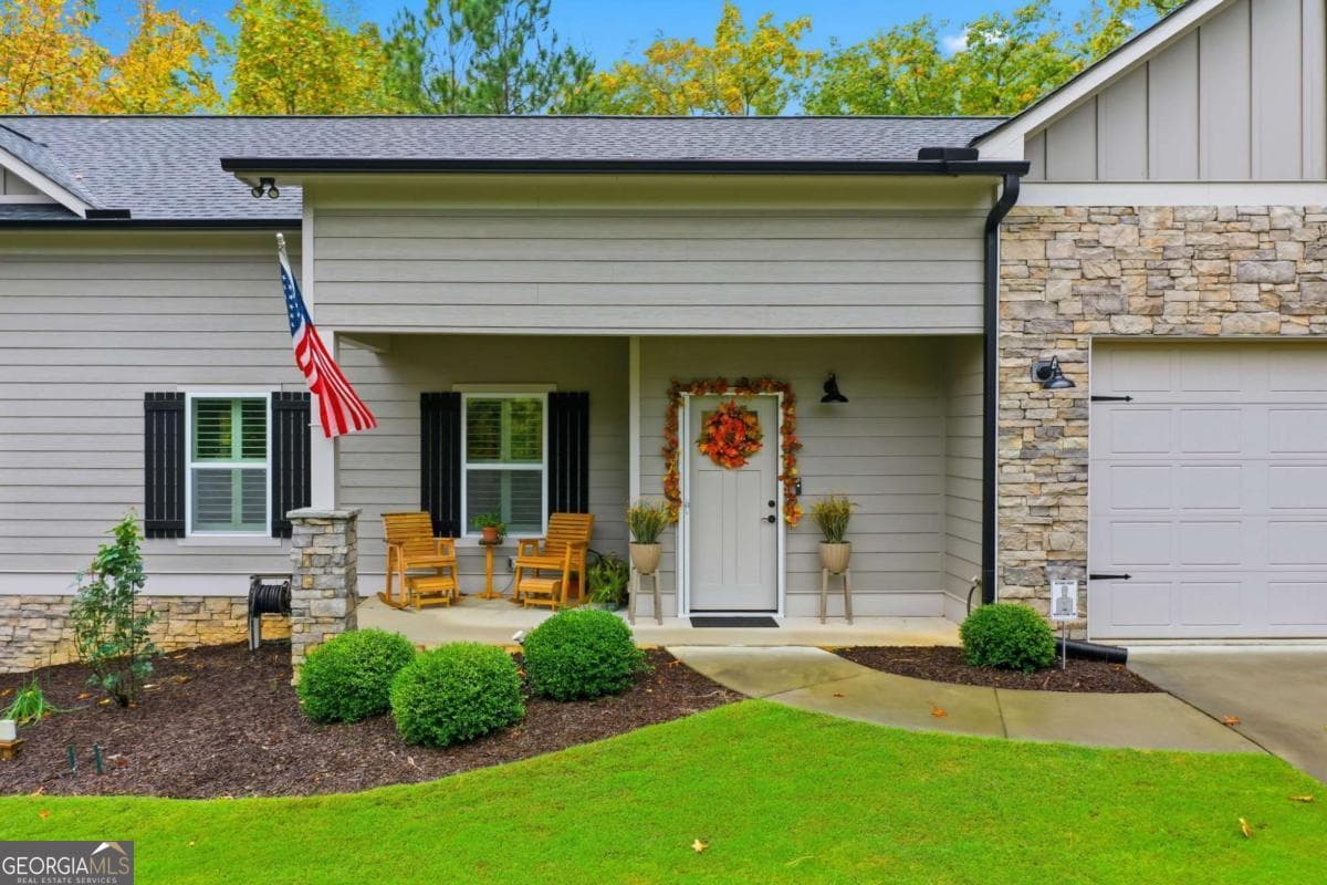 221 Windsor Way — photo 2