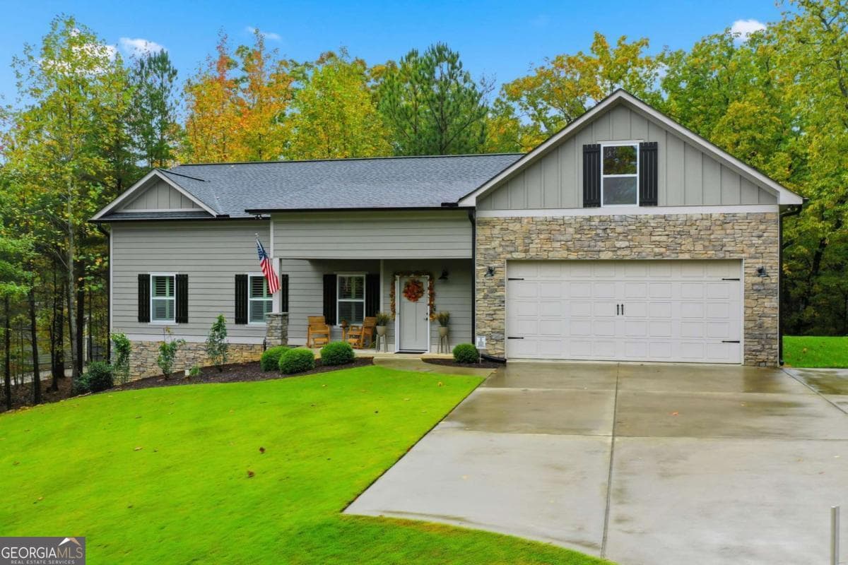 221 Windsor Way — photo 1