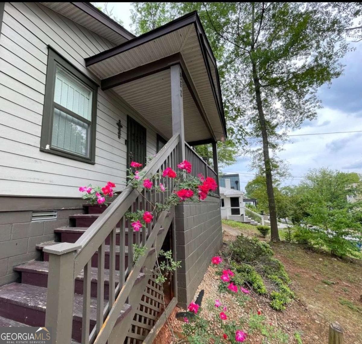 950 Smith Sw St — photo 2