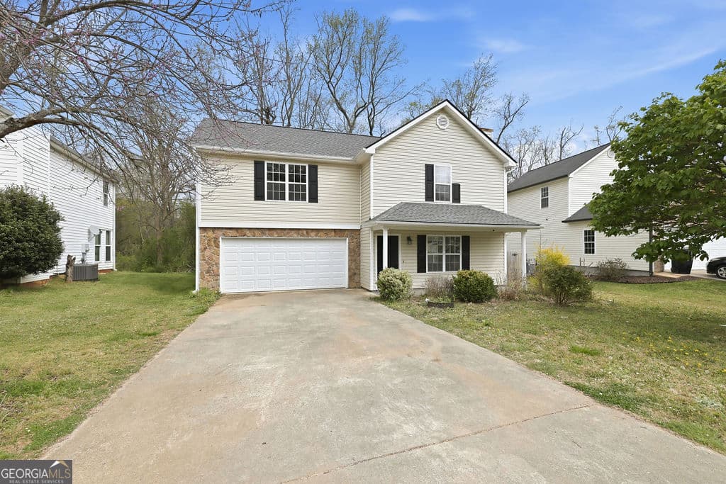 147 Richmond Dr — photo 2