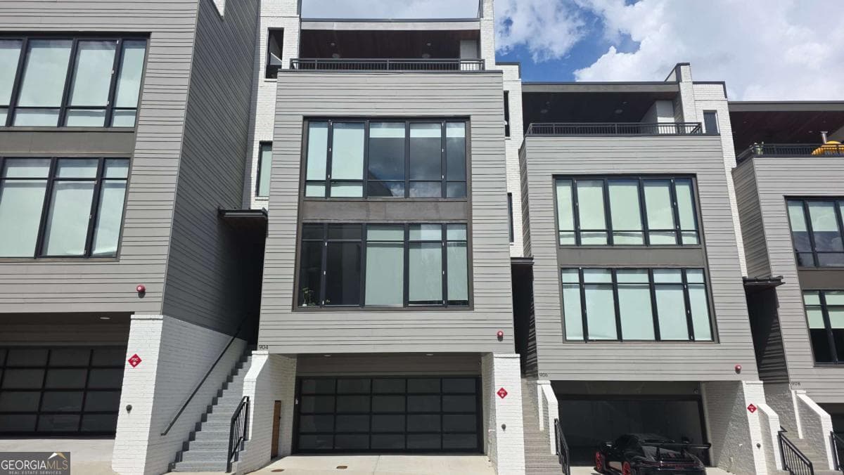 904 Lenox Ne Blvd — photo 1