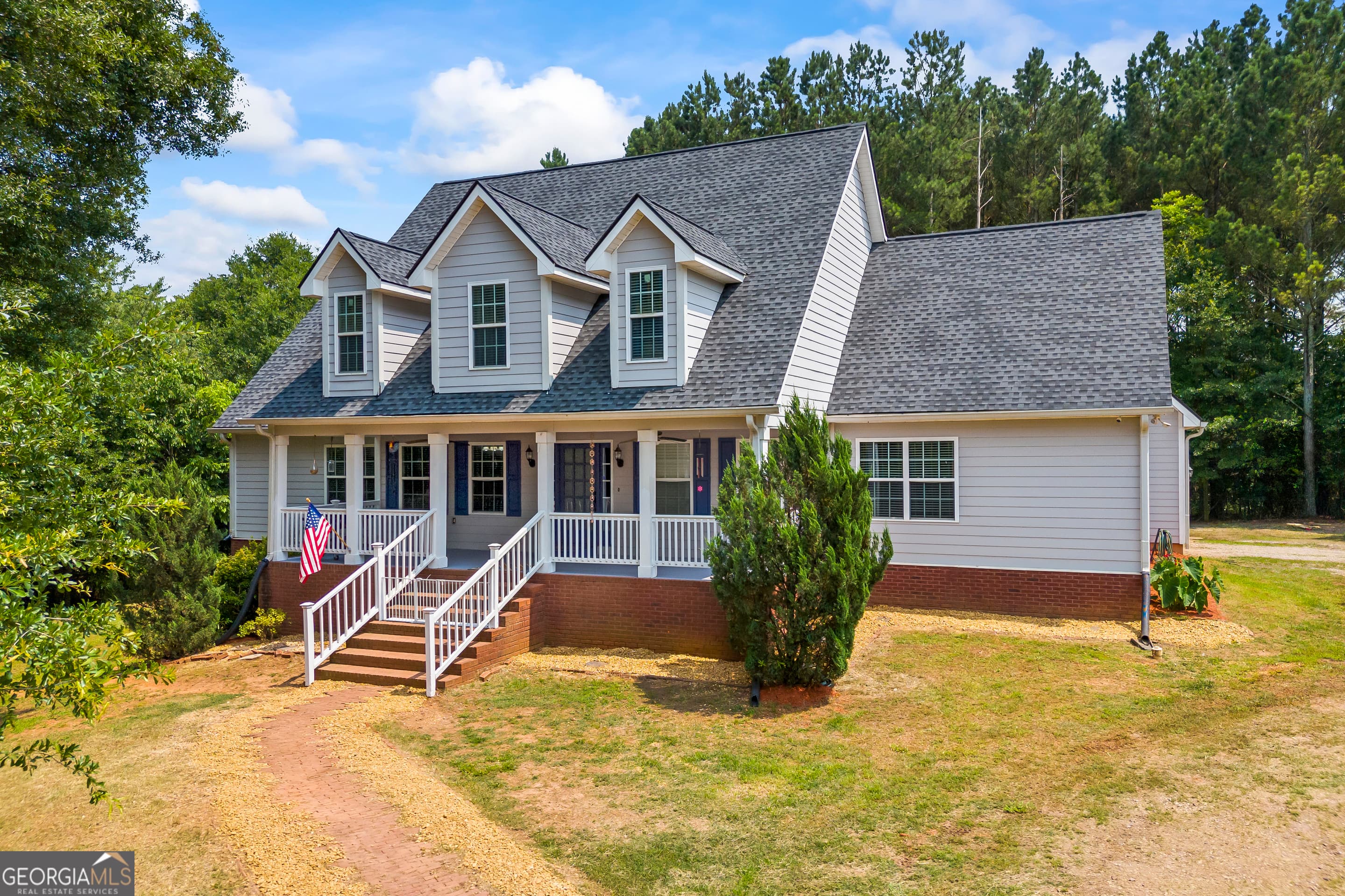 136 Wedgewood Dr — photo 2