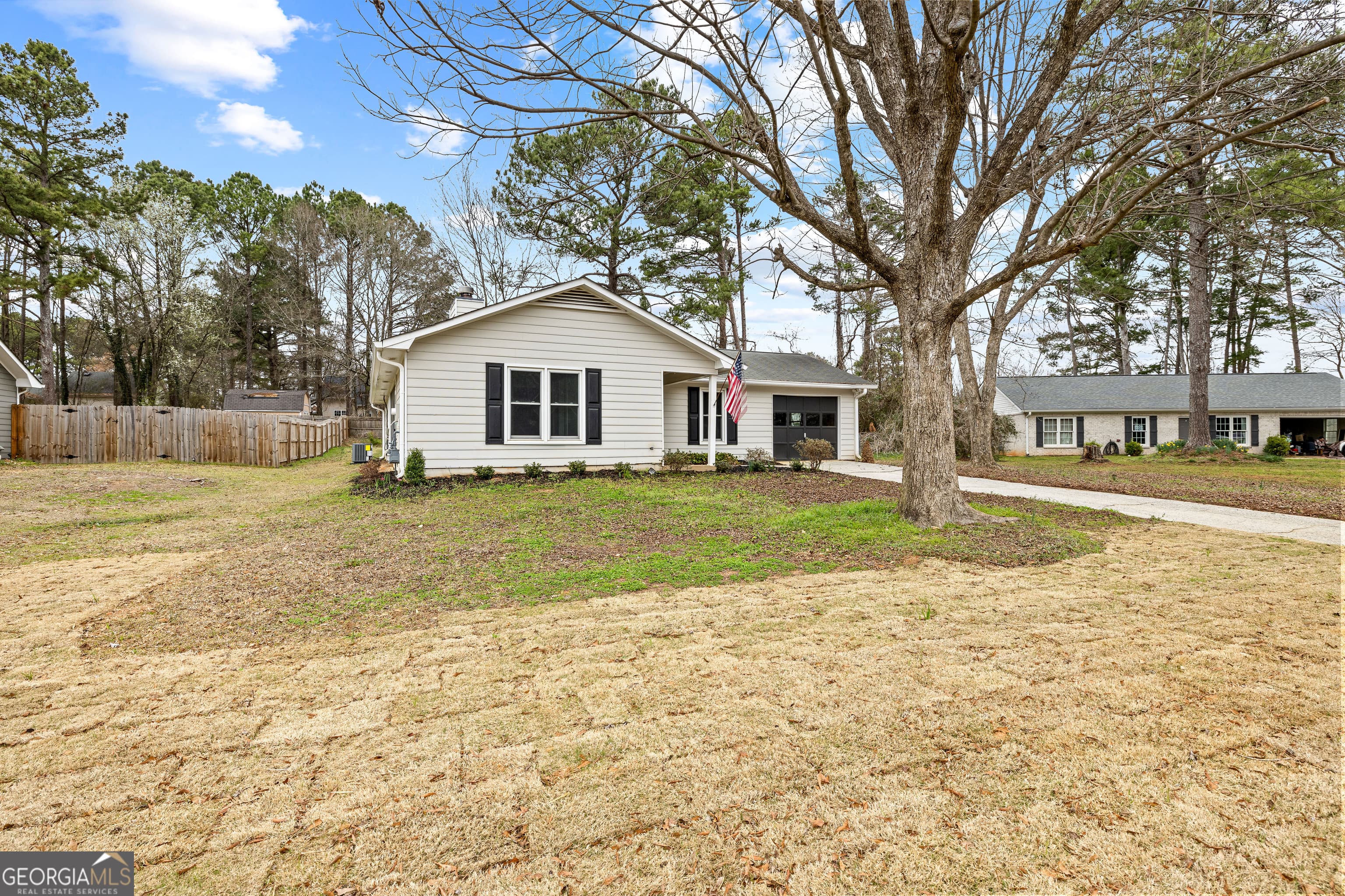 240 N Hampton Dr — photo 2