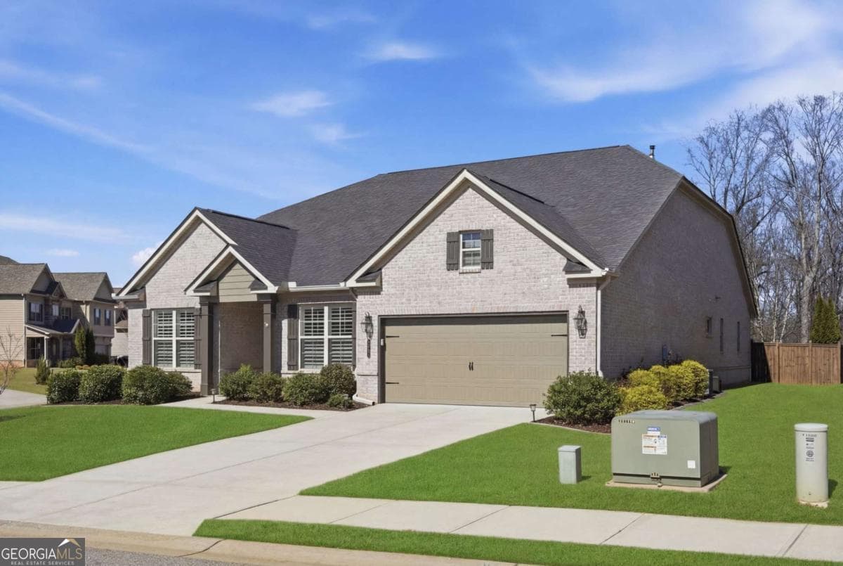 5040 Mirror Lake Dr — photo 1