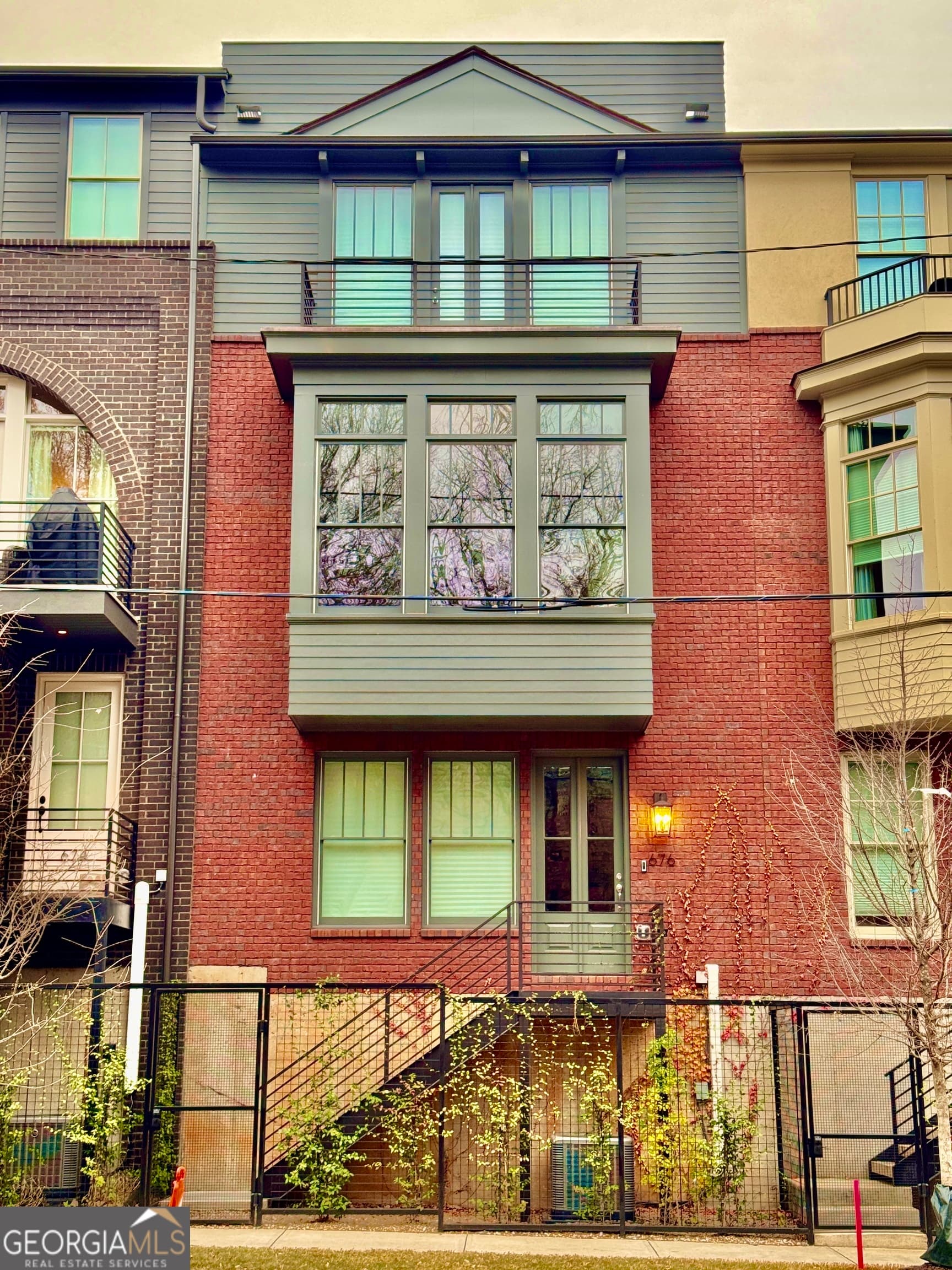 676 Hank Aaron Dr — photo 1