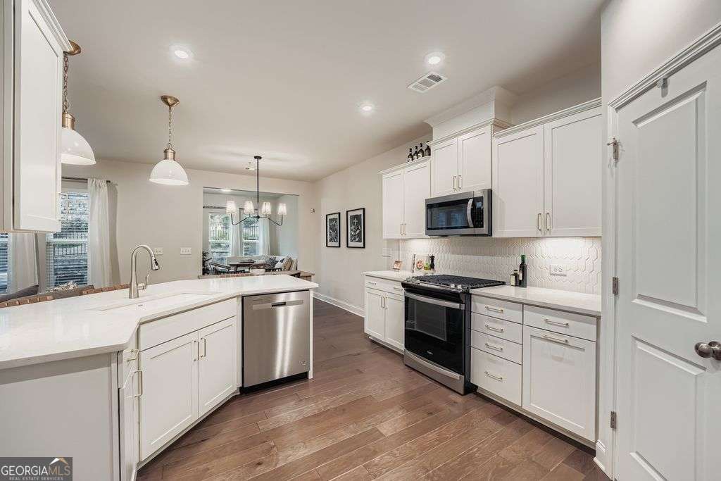 354 Watson Ave — photo 2