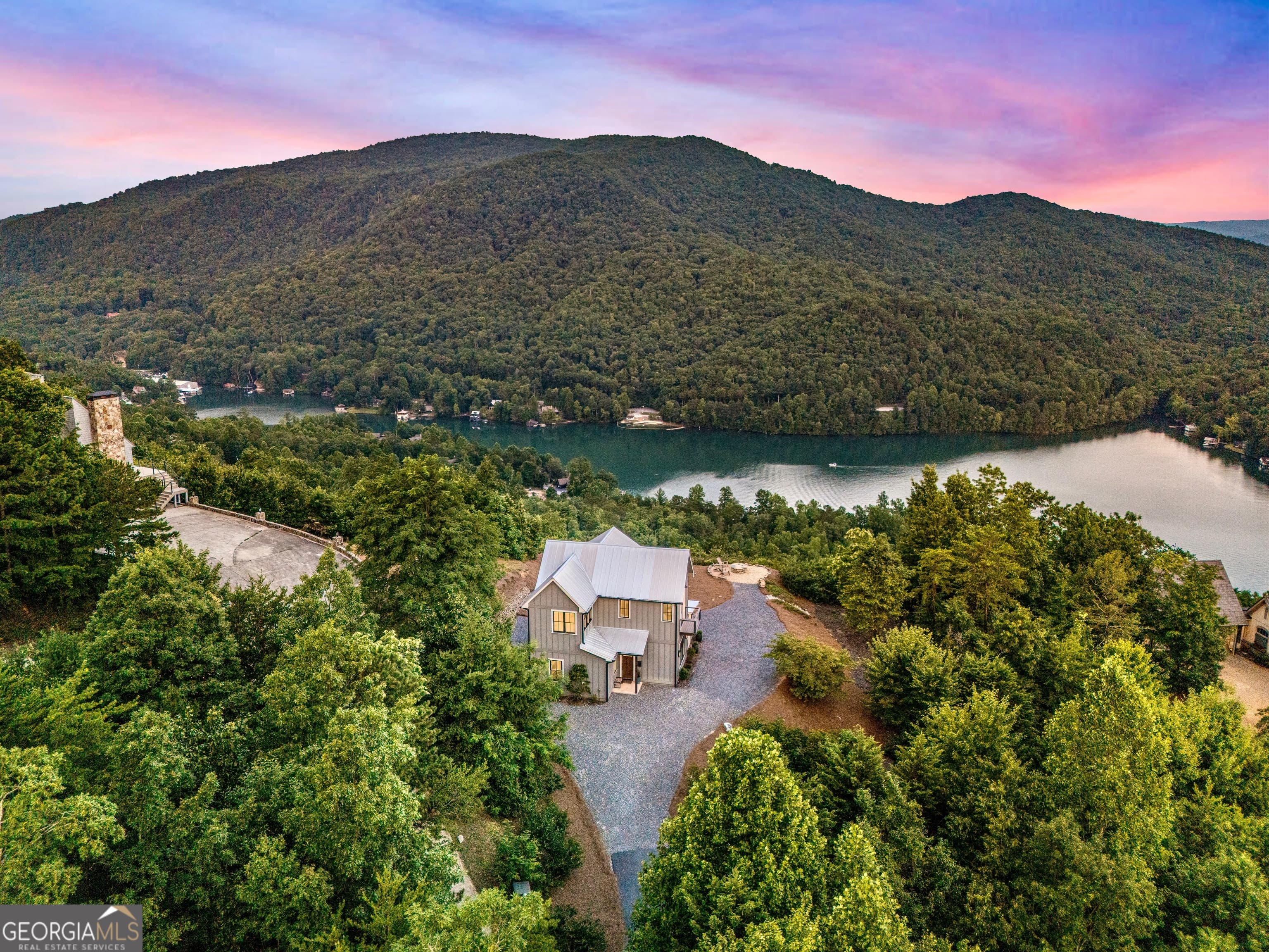 714 Sonya Rd — photo 1