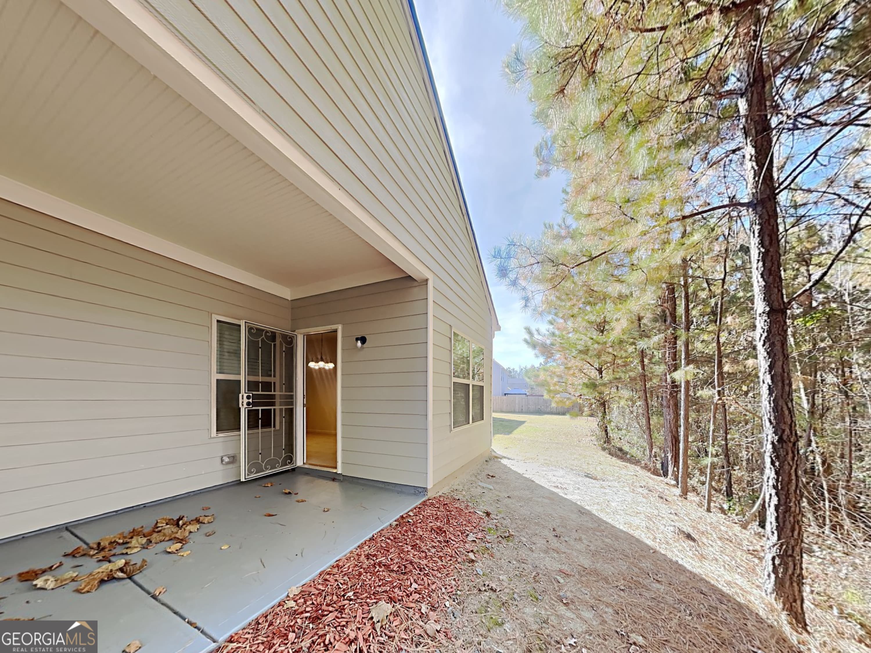 557 Scotland Dr — photo 2