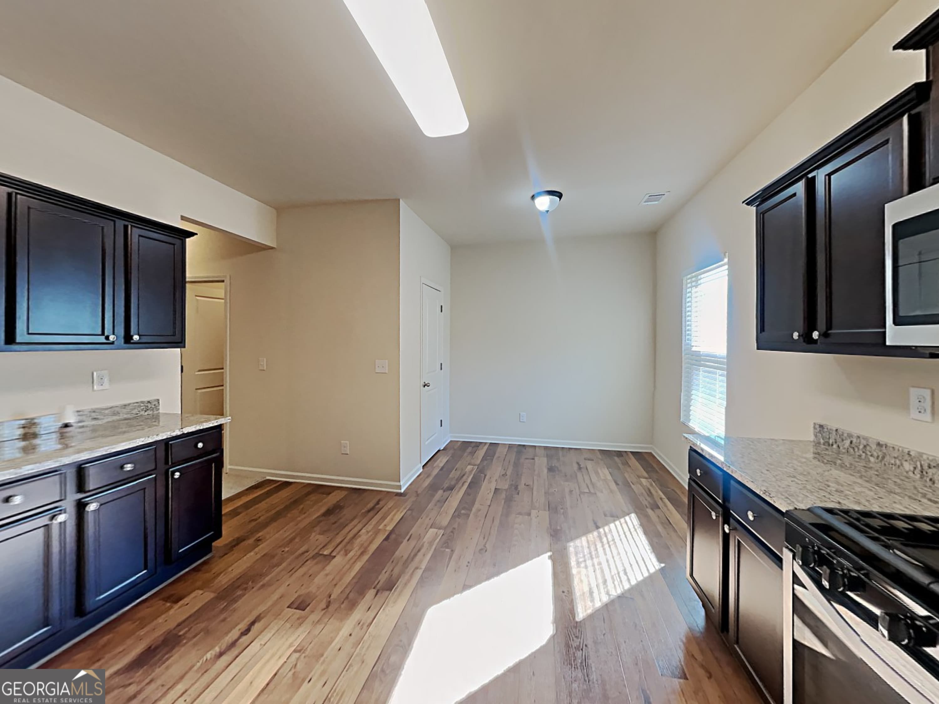 557 Scotland Dr — photo 29