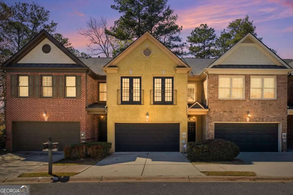 1686 Oakbrook Lake Dr — photo 2