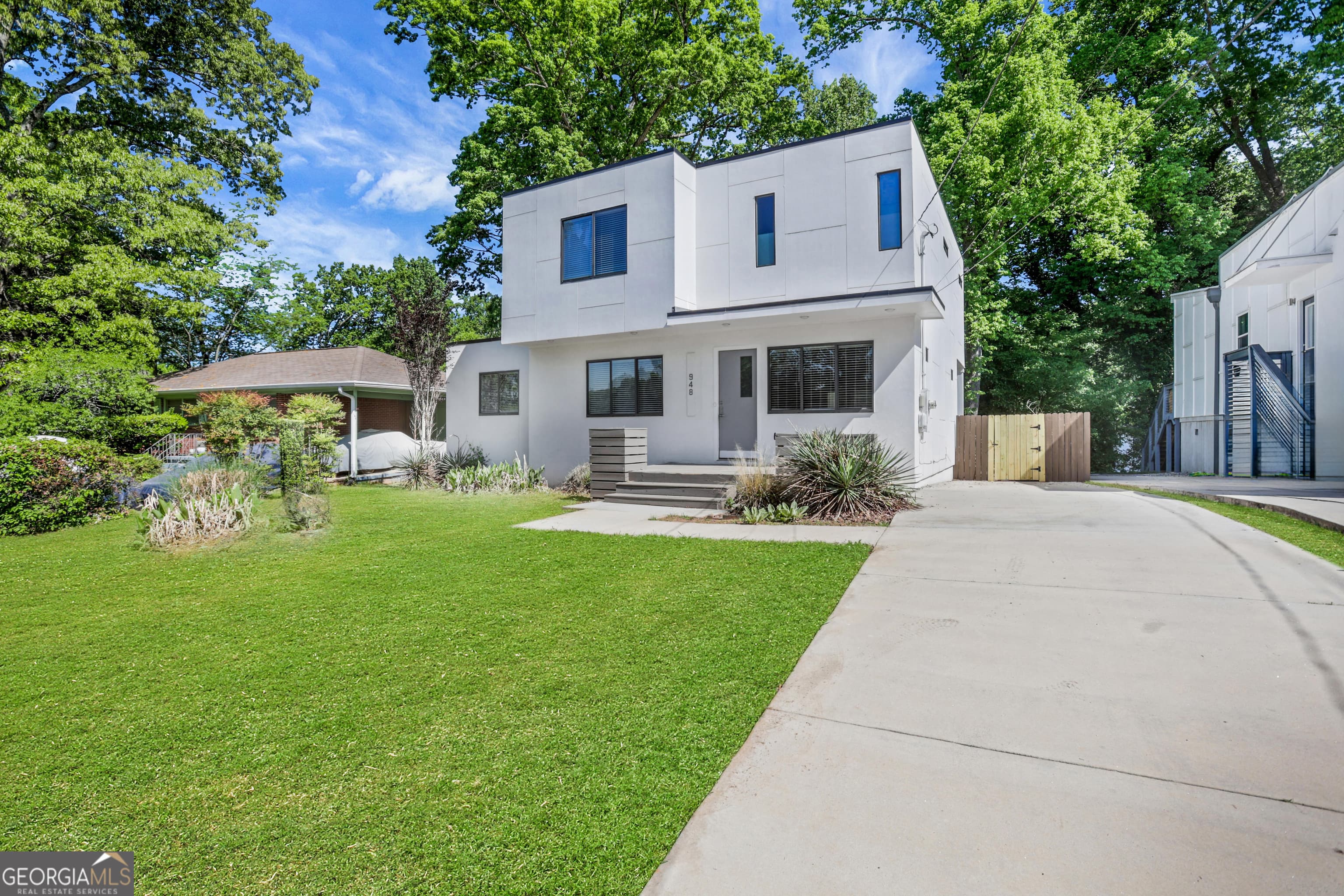 948 Bruce Se Circle — photo 2