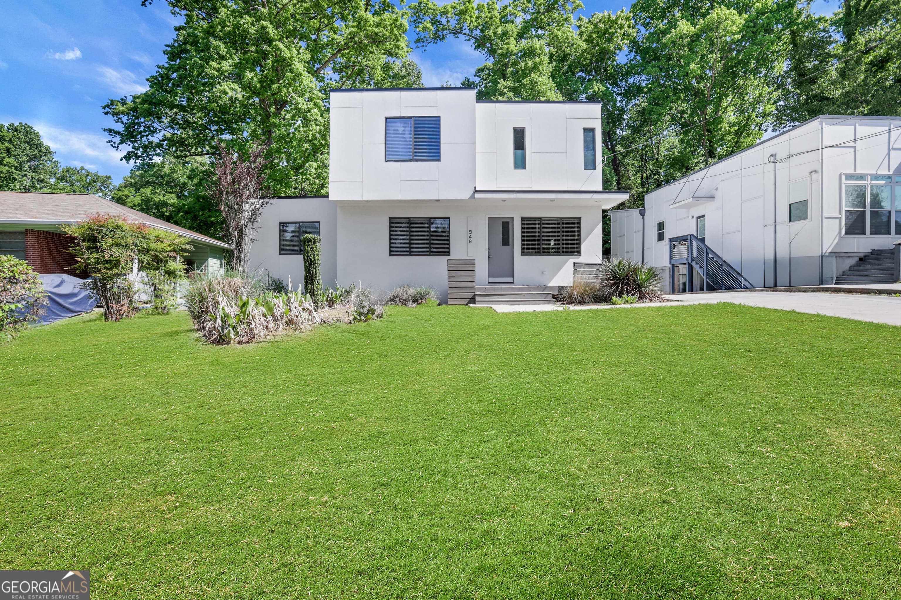 948 Bruce Se Circle — photo 1