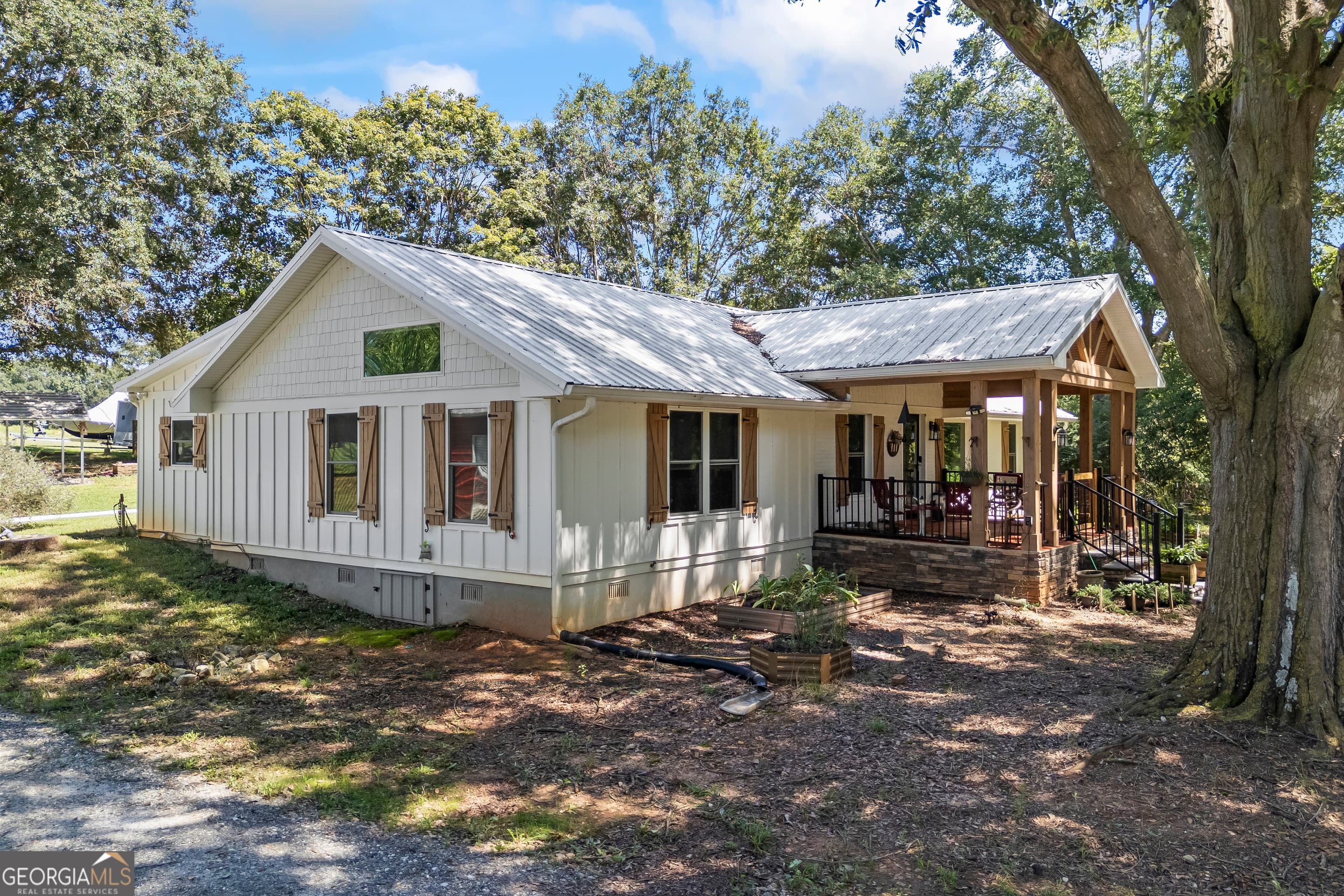 711 Shackelford Rd — photo 2