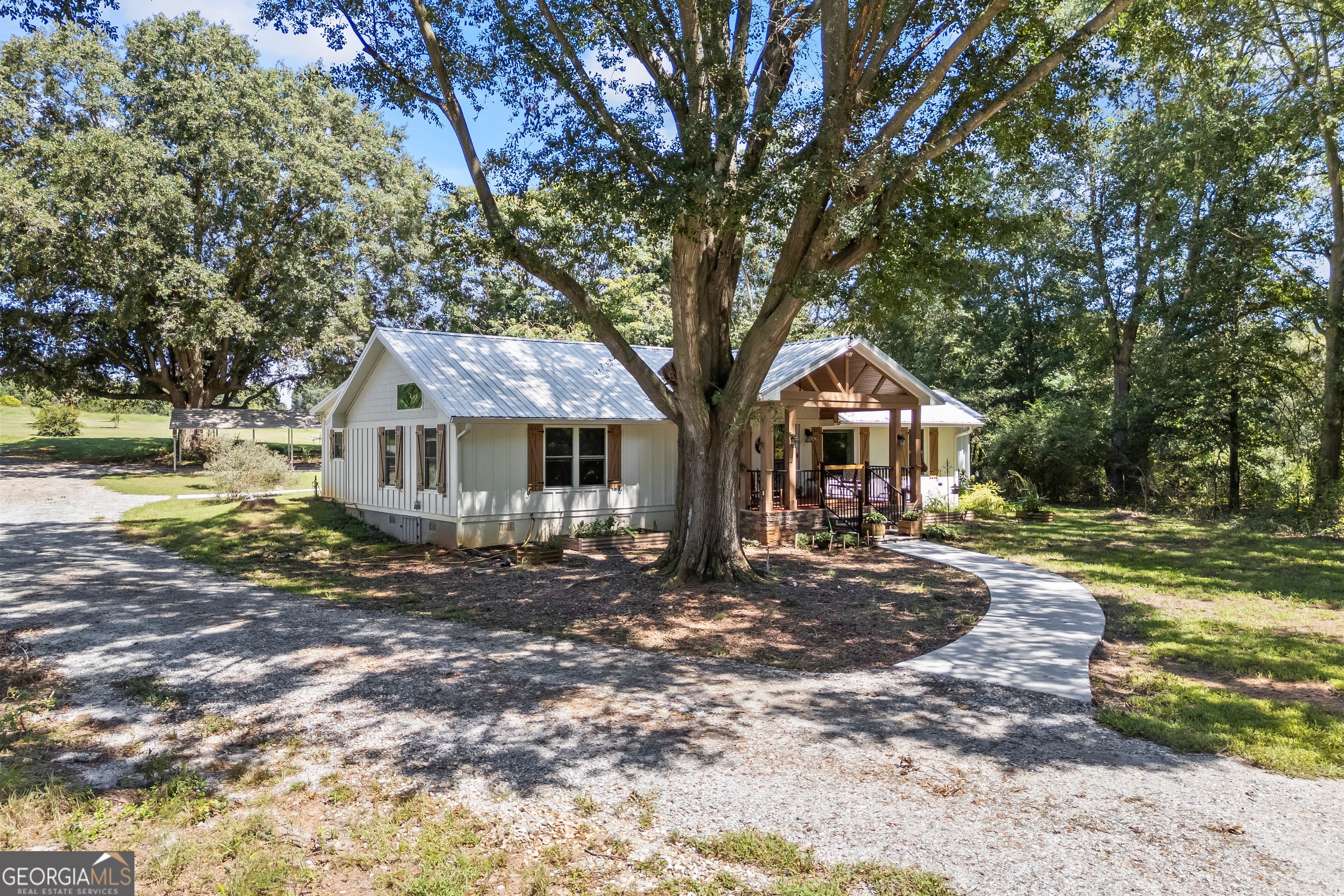 711 Shackelford Rd — photo 1