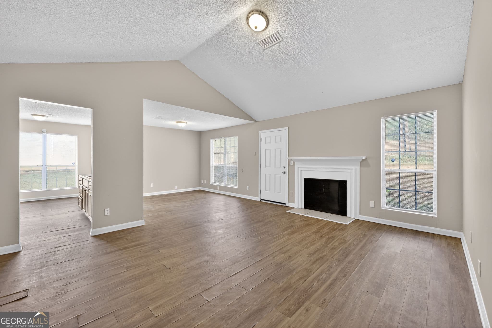 7295 Drake Ave — photo 2